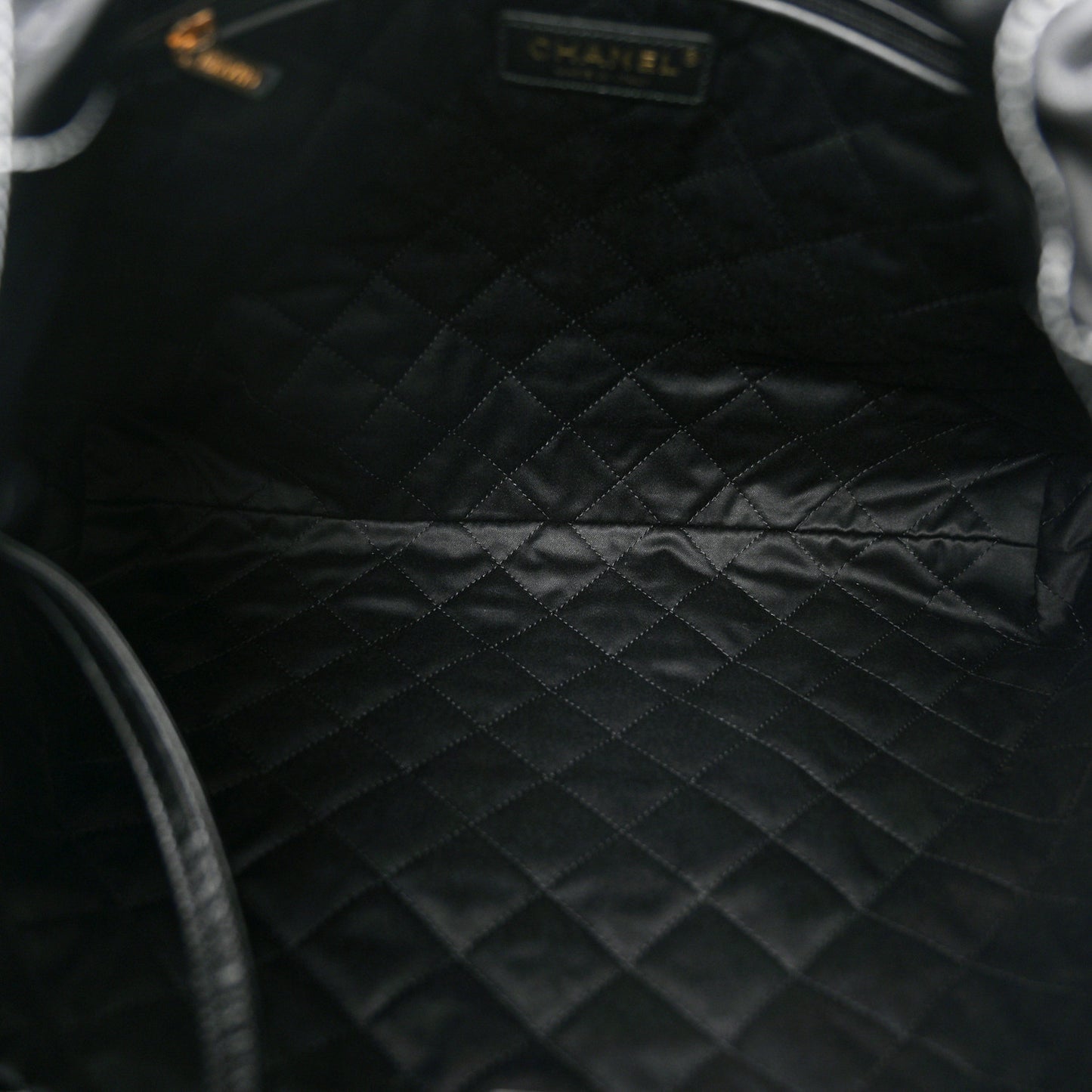 Shiny Calfskin Quilted Chanel 22 Black