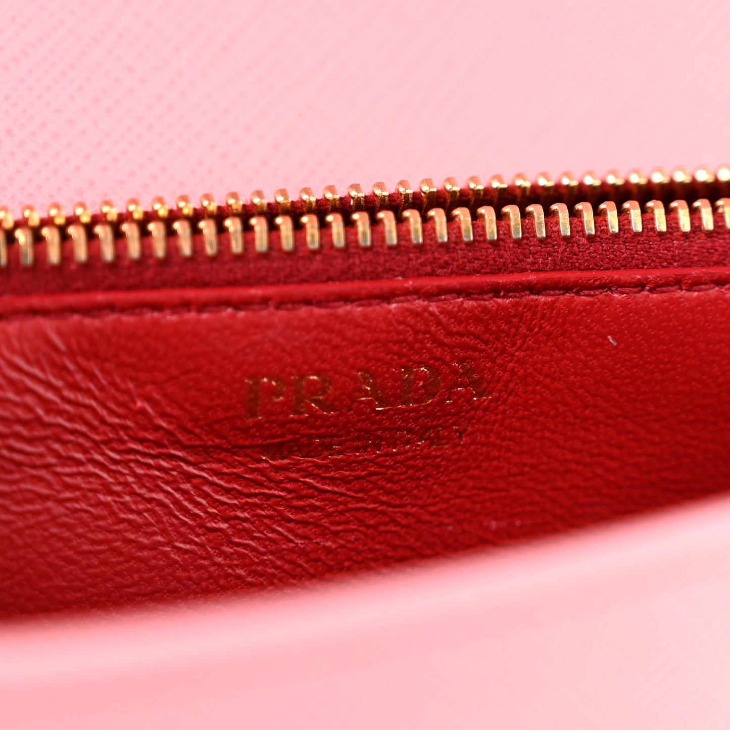 Saffiano Lux Monochrome Chain Wallet Begonia