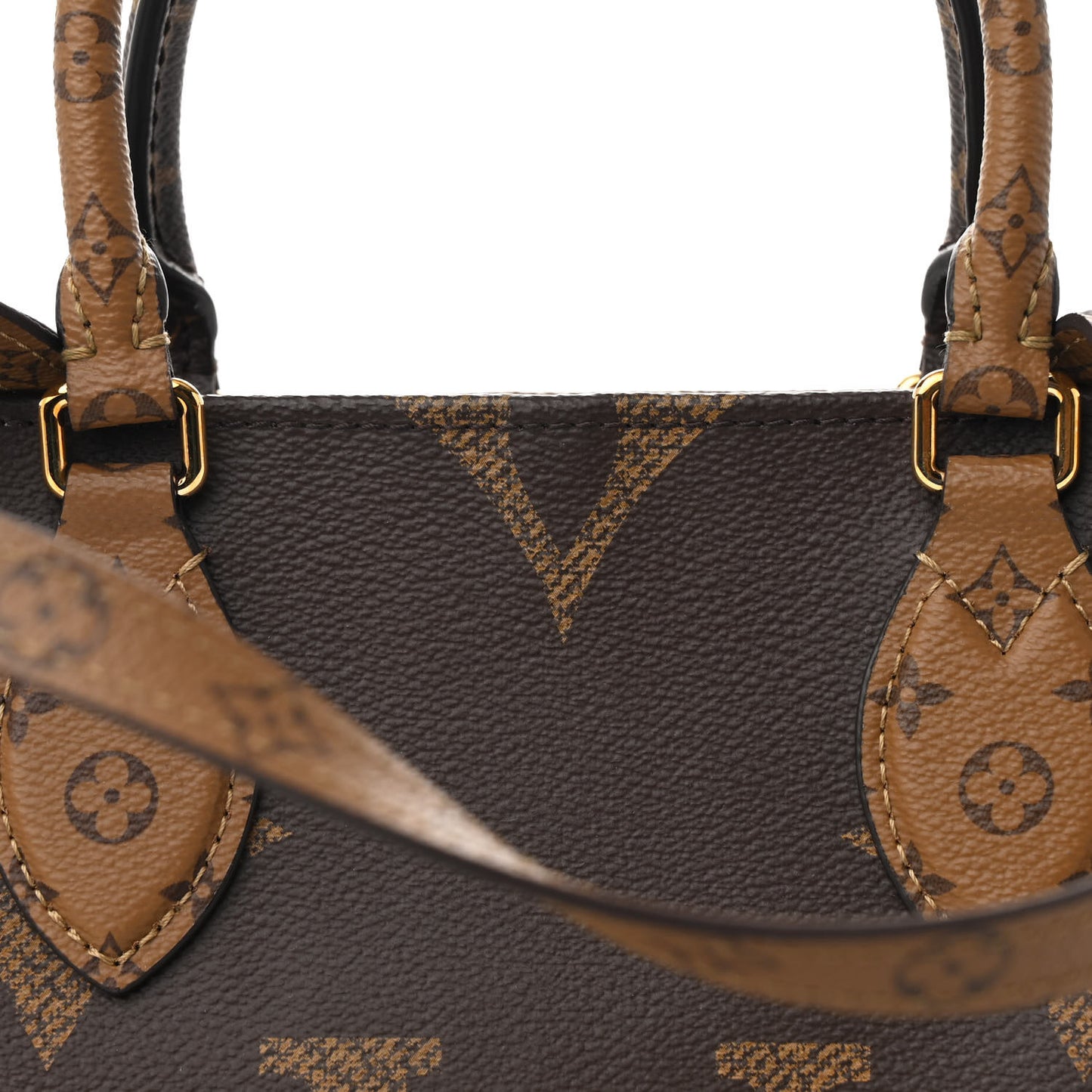 Reverse Monogram Giant Onthego MM