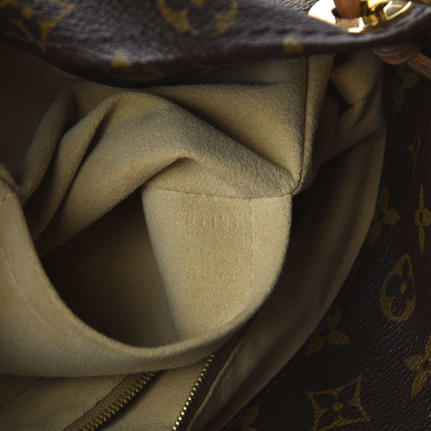 Louis Vuitton Monogram Artsy MM 9 of 11