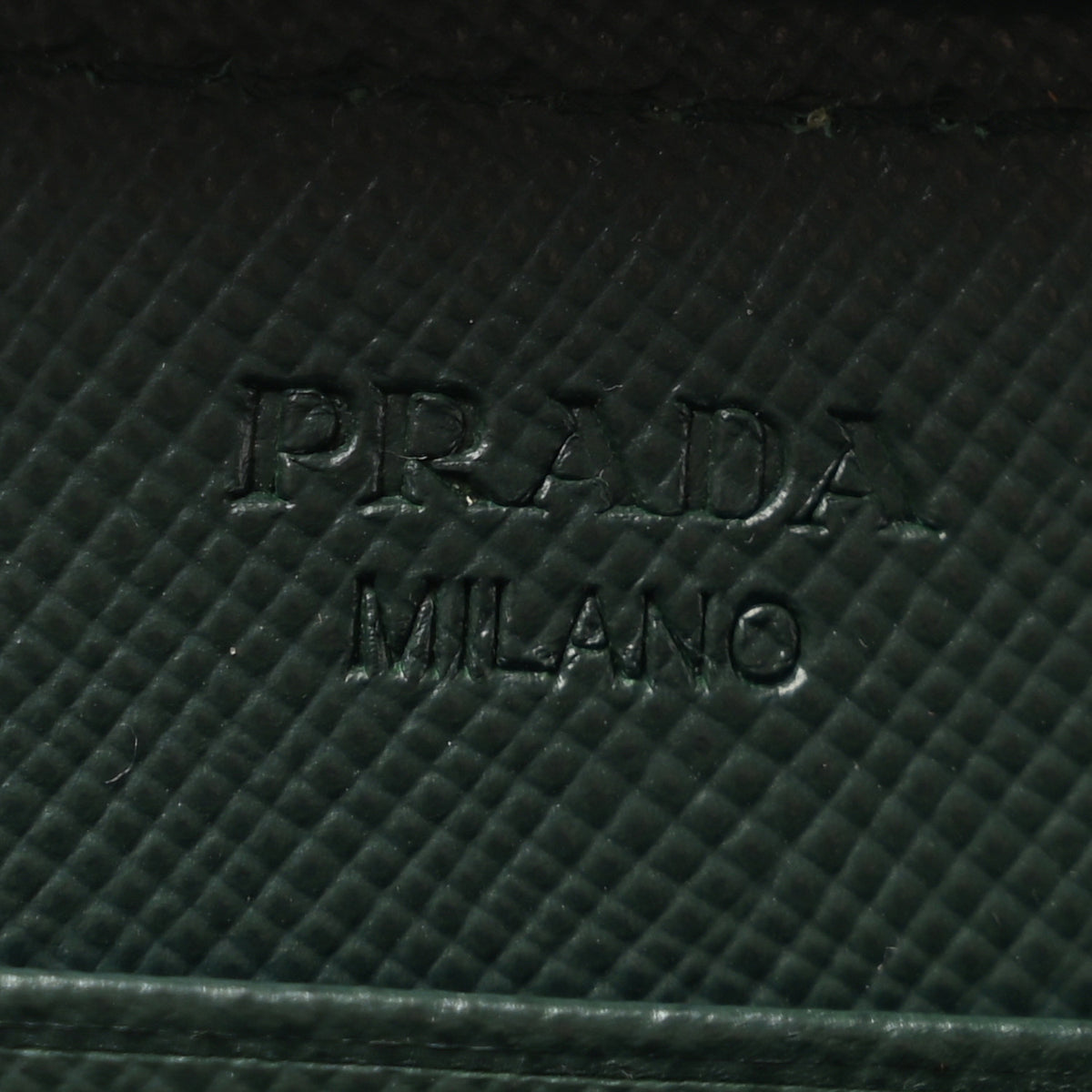 Saffiano Metal Zip Around Wallet Smeraldo