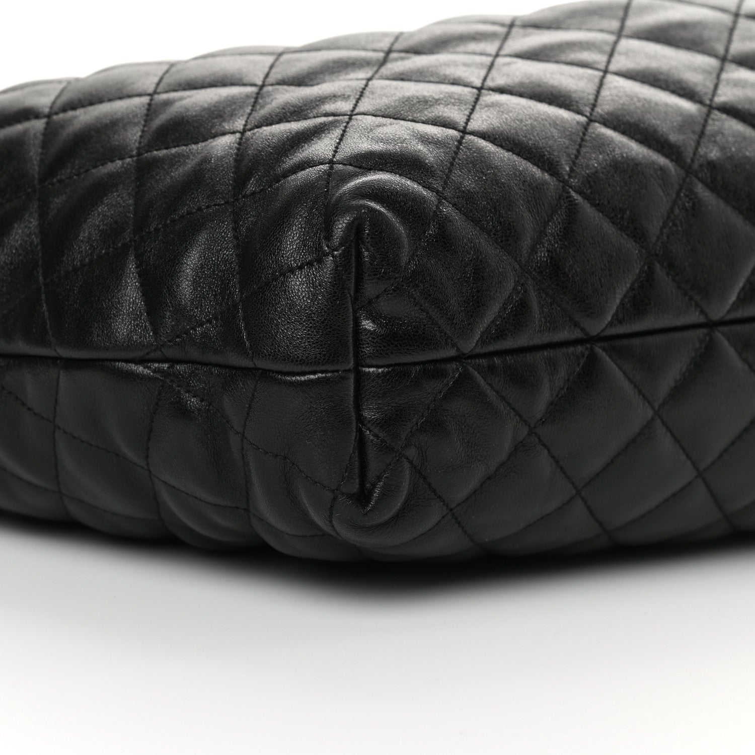 Saint Laurent Lambskin Quilted Maxi Icare Shopping Tote Black 10 of 12