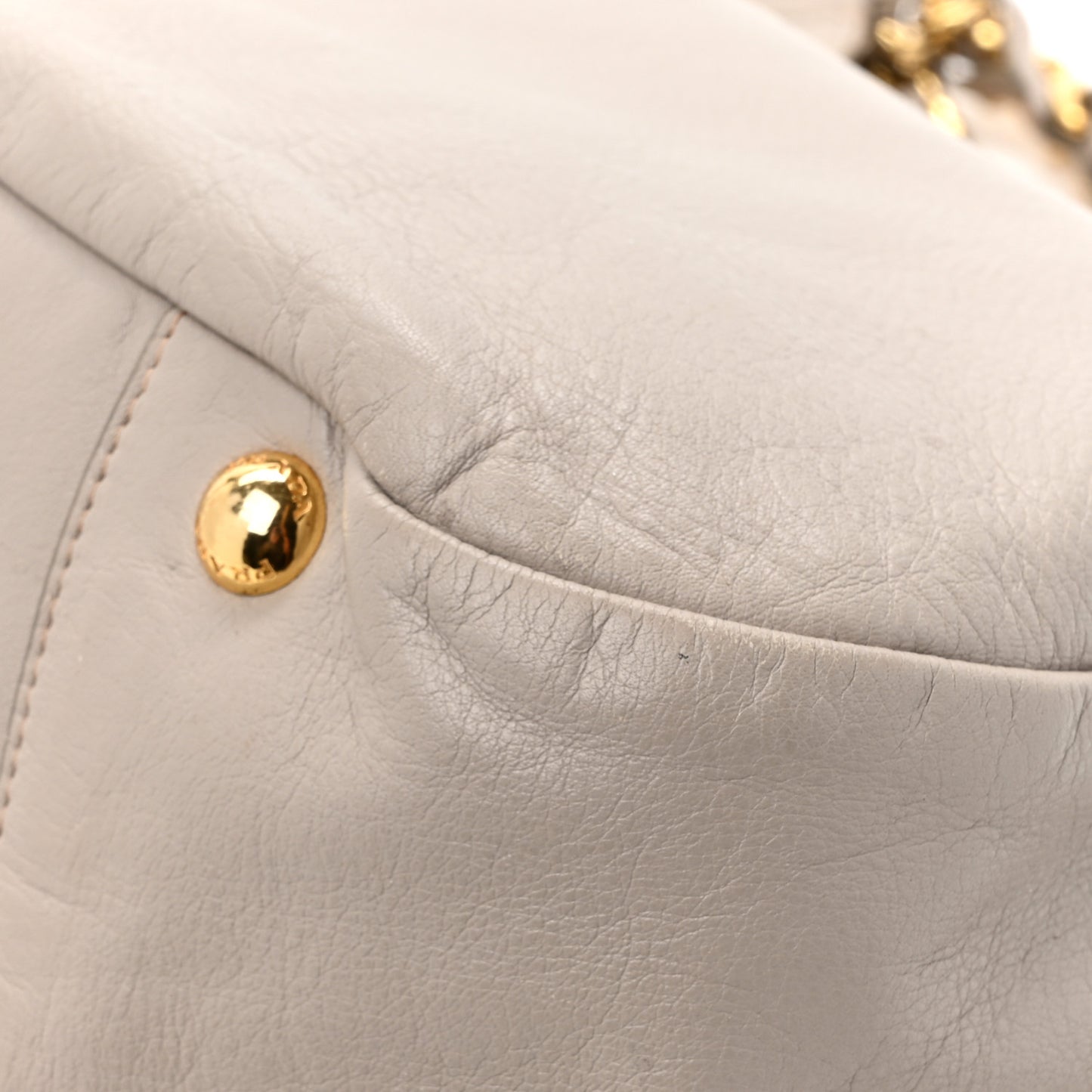 Soft Calf Chain Tote Ghiaccio