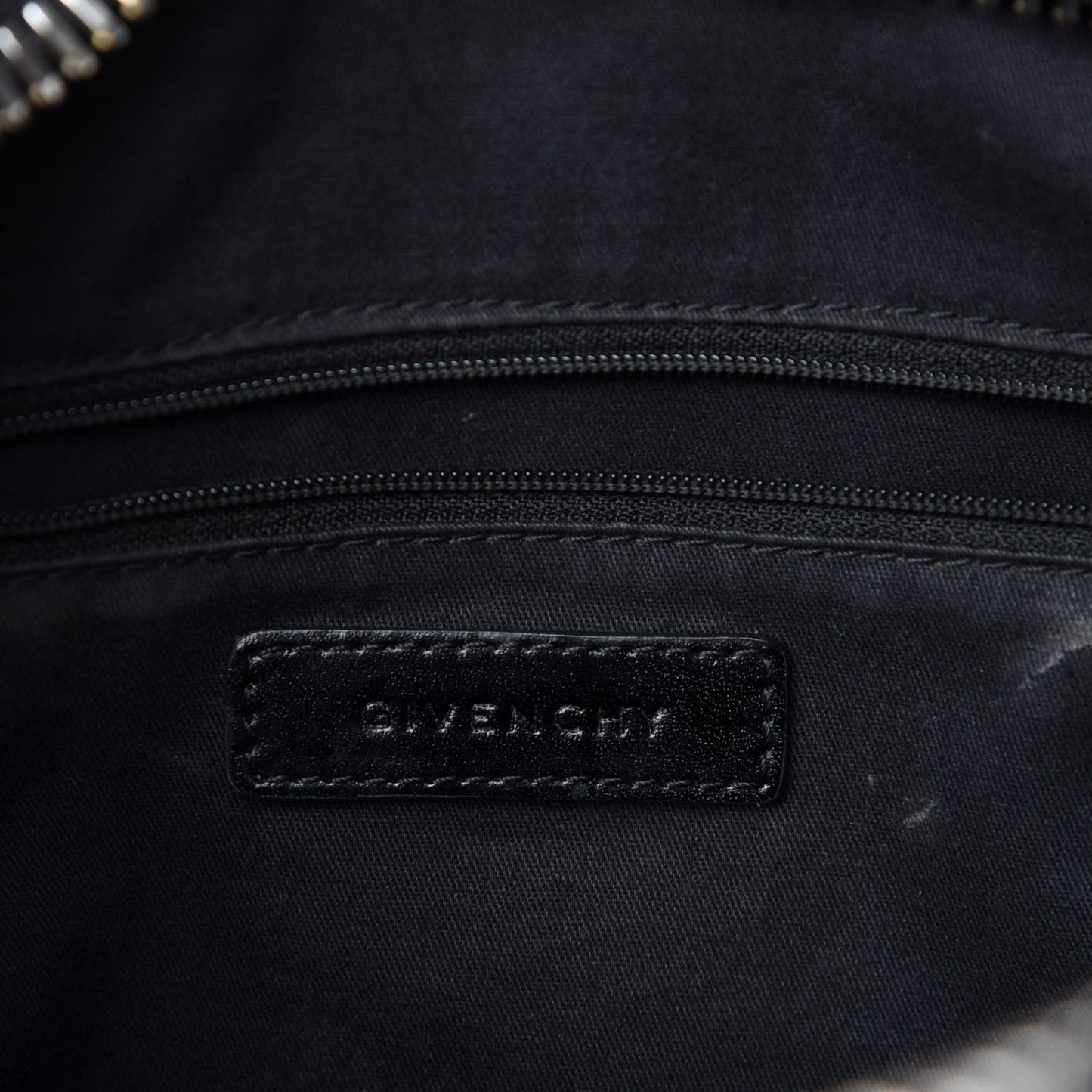 Shiny Lord Calfskin Medium Antigona Black