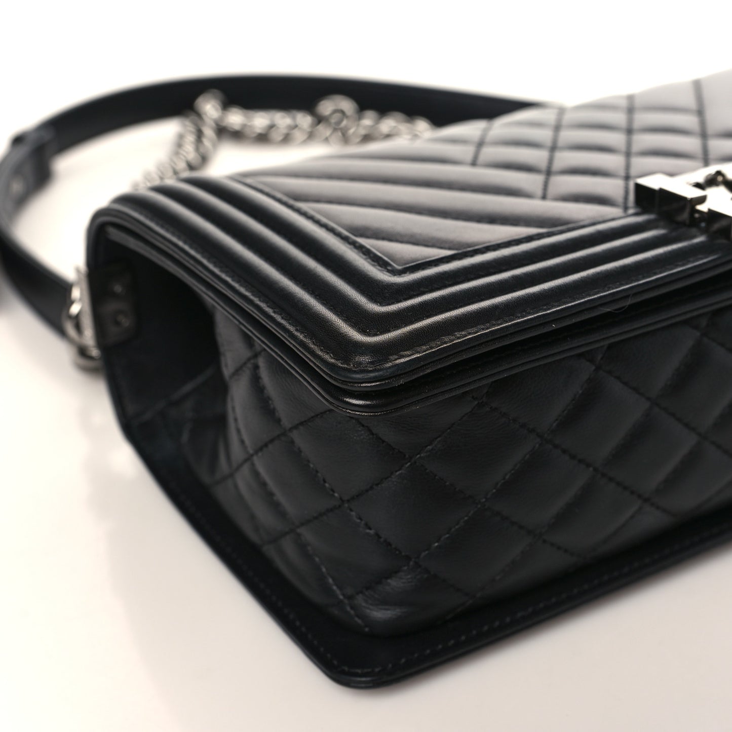 Calfskin Chevron Quilted Medium Boy Flap Black