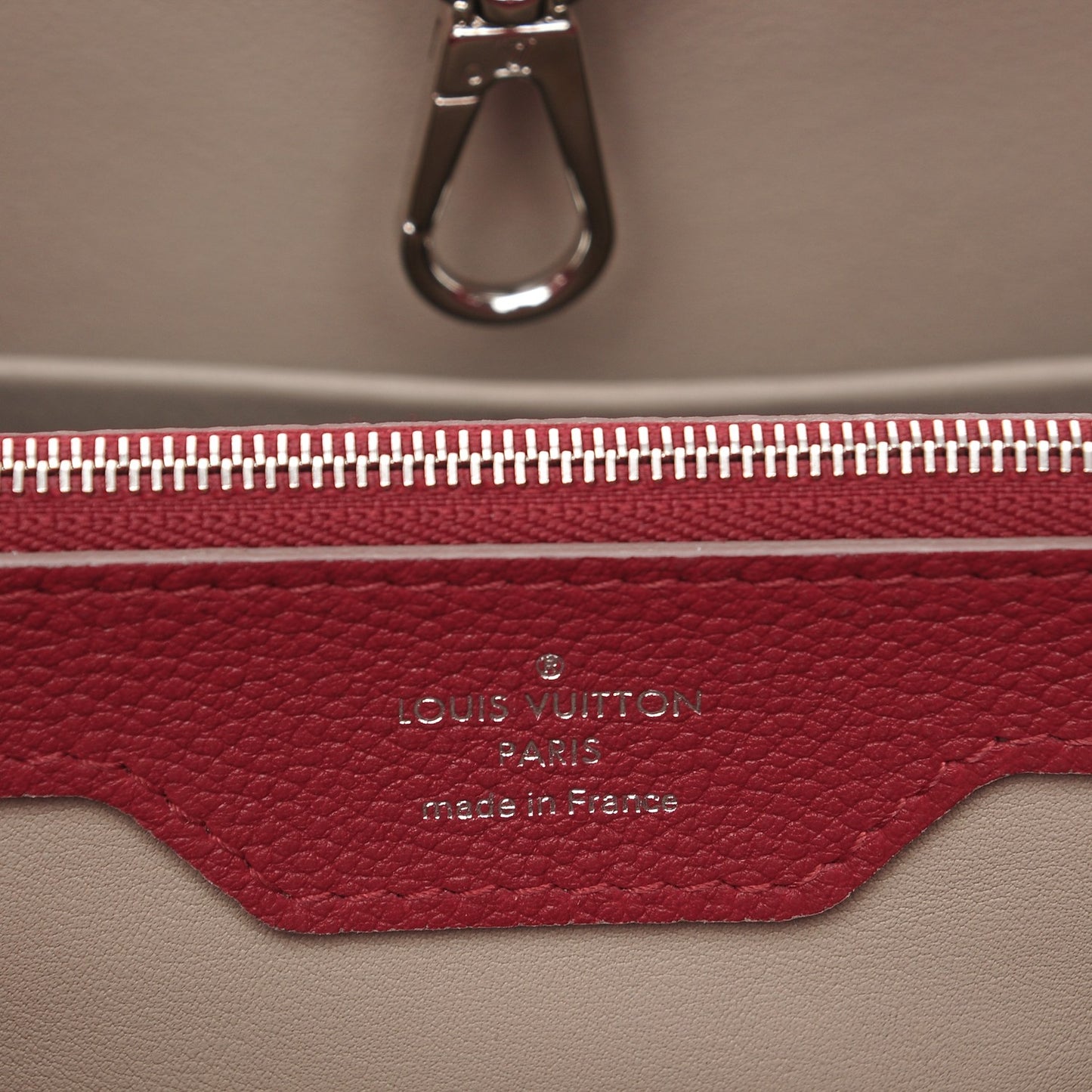 Veau Cachemire Capucines MM Cherry
