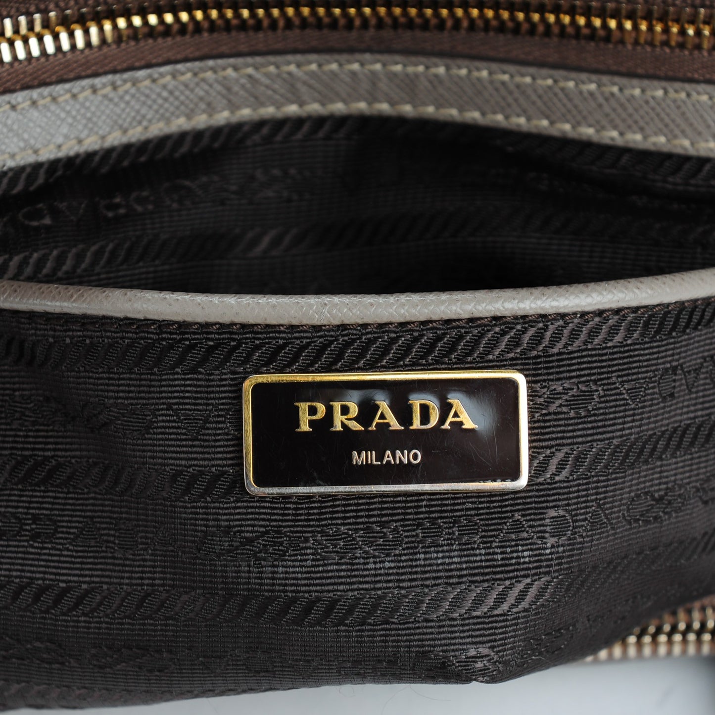 Saffiano Medium Galleria Double Zip Tote Argilla
