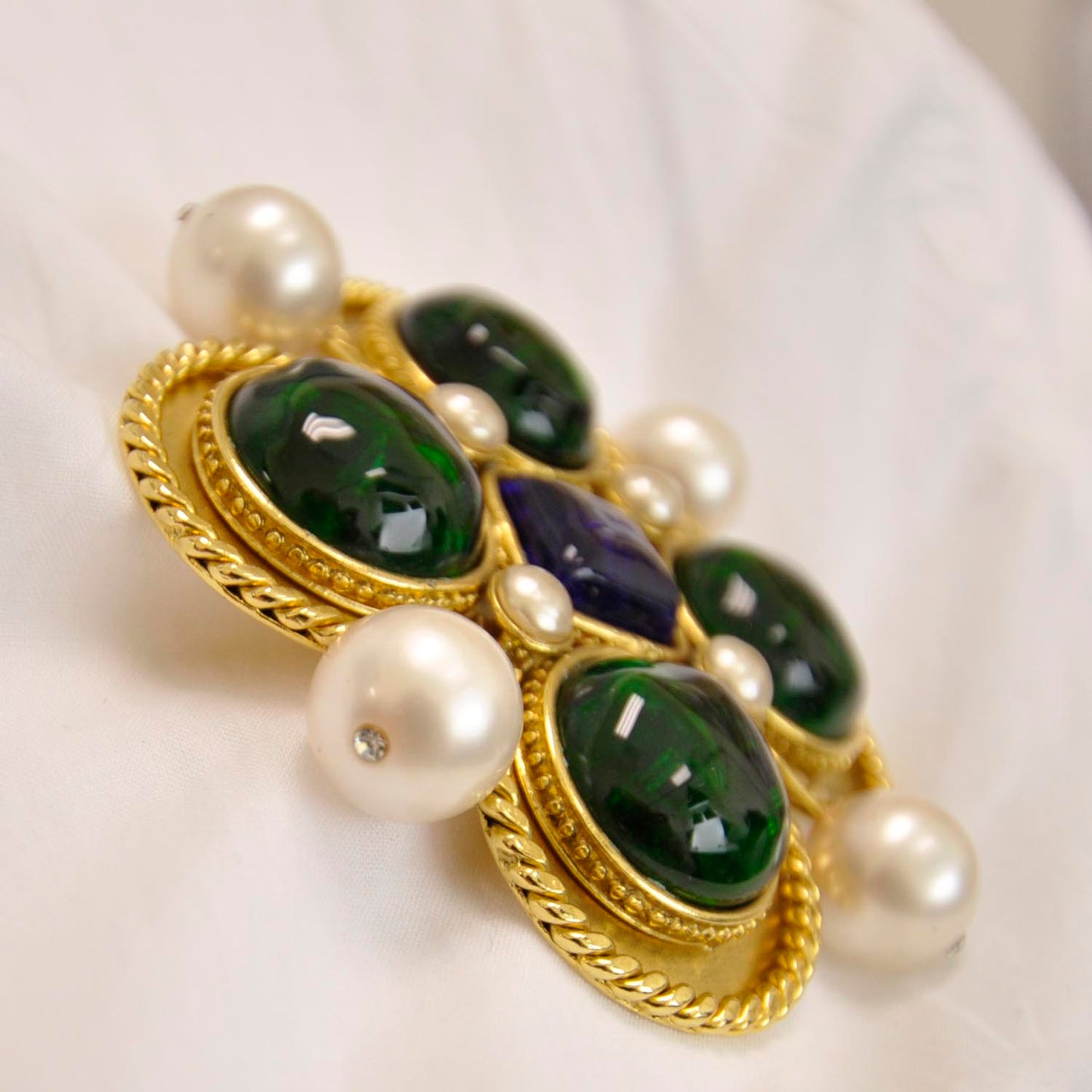 Gripoix Poured Glass Pearl Brooch Gold