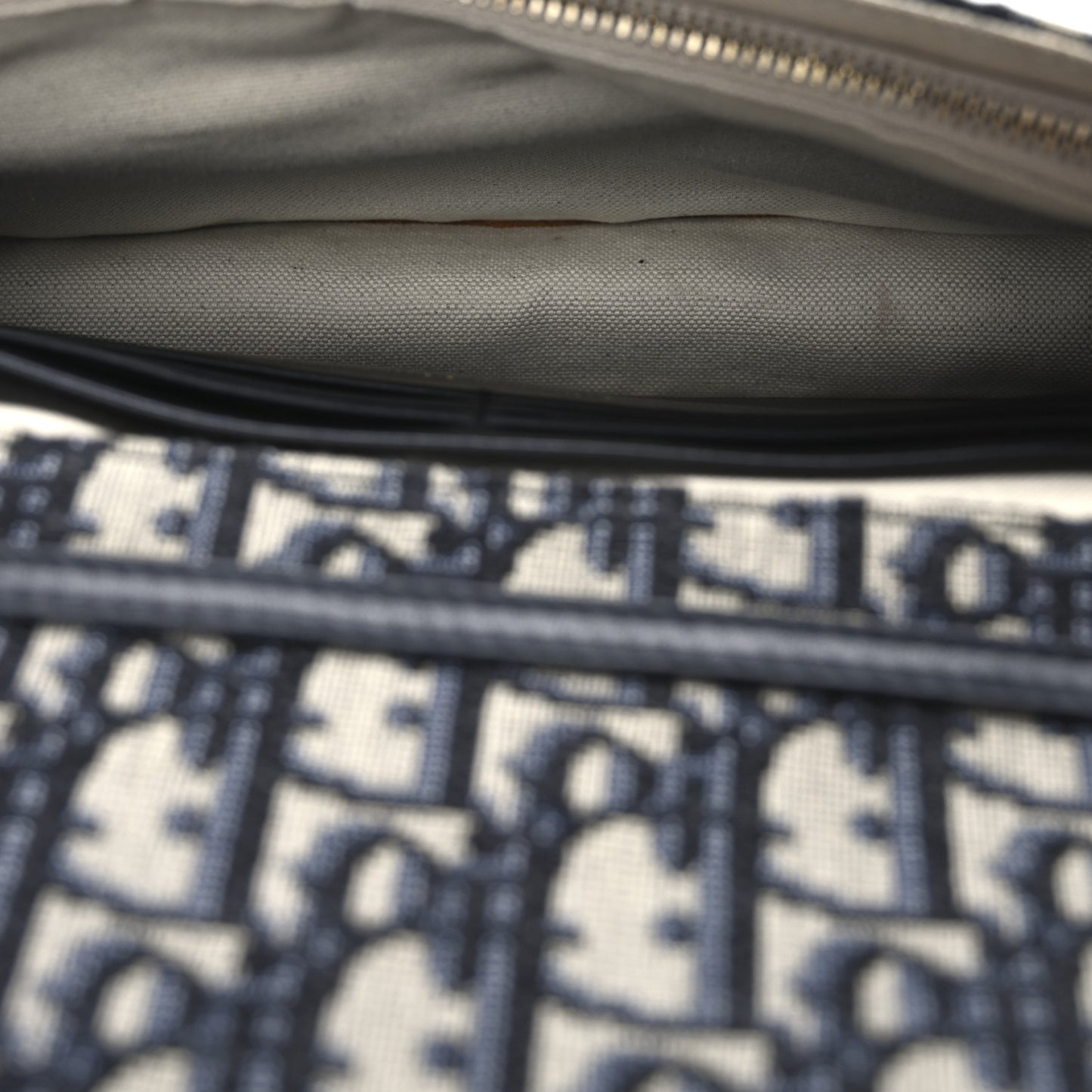 Oblique Saddle Chain Pouch Blue