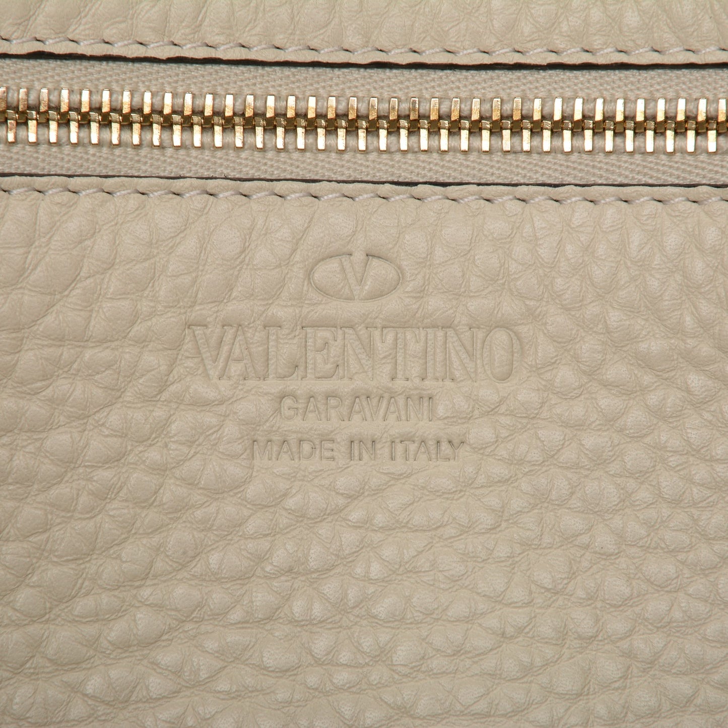 Pebbled Calfskin Medium Rockstud Tote Light Ivory