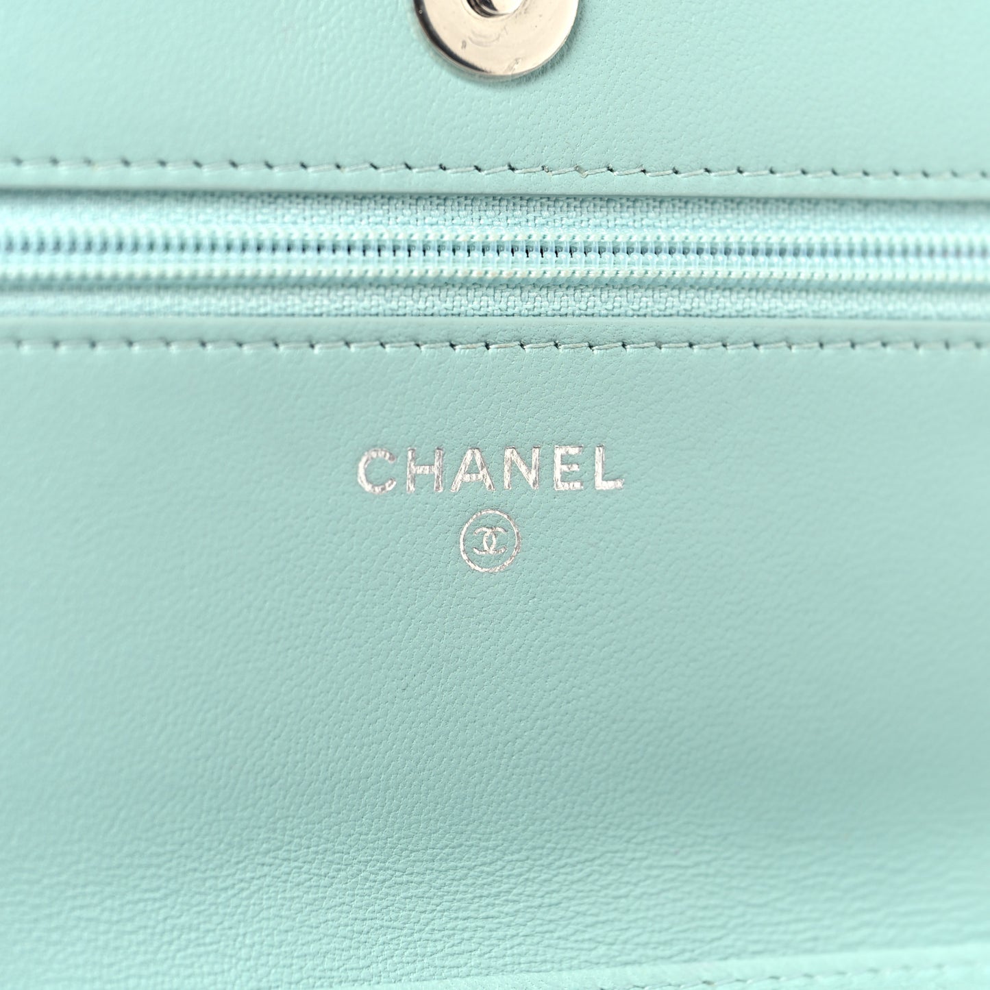 Calfskin Whipstitch Wallet On Chain WOC Green