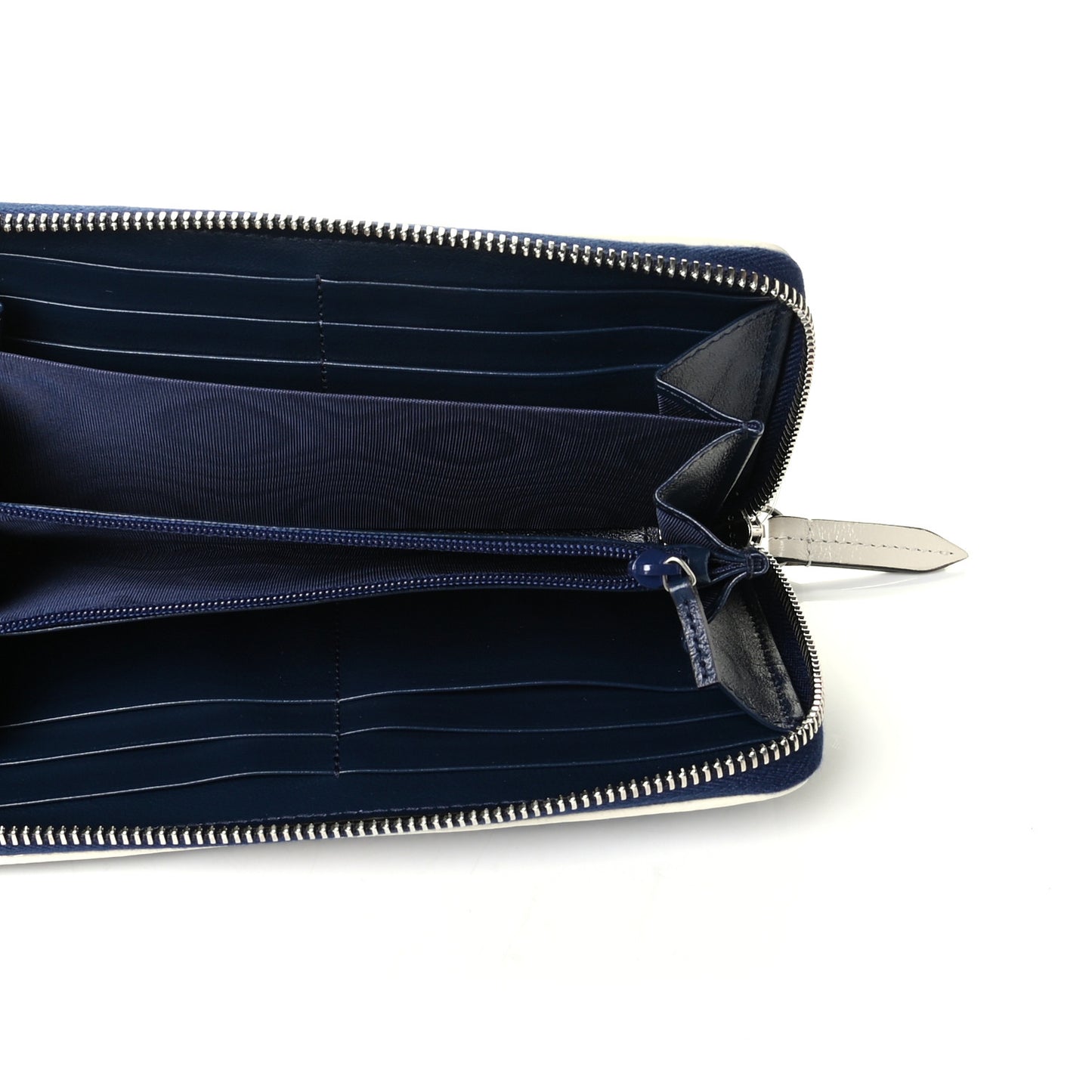 Vintage Effect Calfskin Matelasse Diagonal Torchon GG Marmont Zip Around Wallet Blue Agata Mystic White
