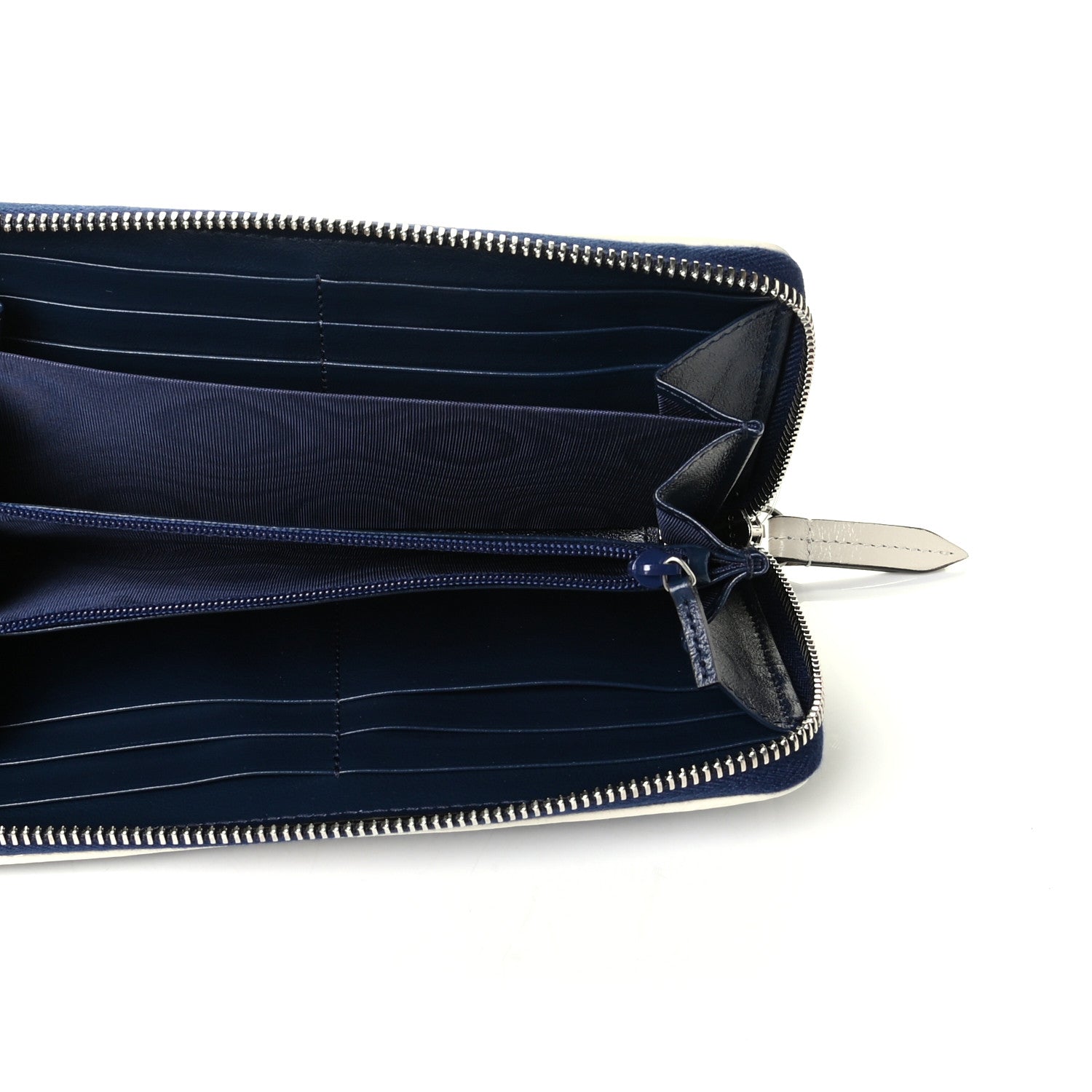 Gucci Vintage Effect Calfskin Matelasse Diagonal Torchon GG Marmont Zip Around Wallet Blue Agata Mystic White 4 of 5