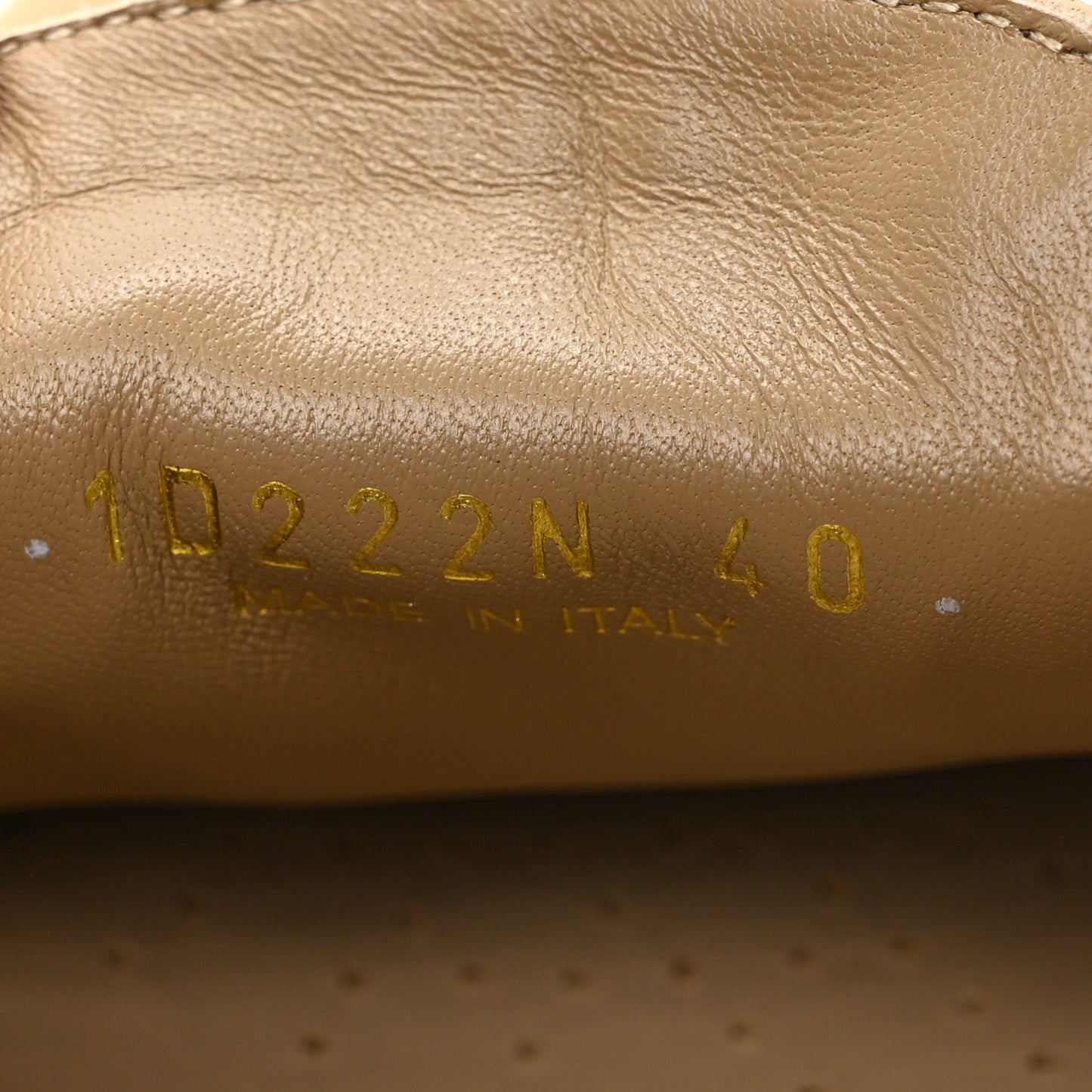 Vitello Scamosciato Metal Triangle Logo Saint Tropez 25mm Loafers 40 Ecru