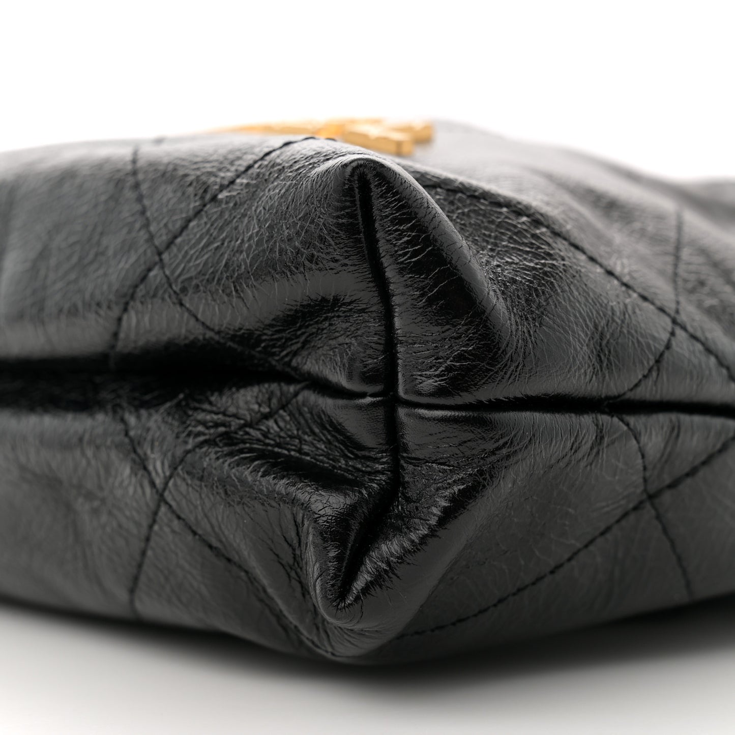 Shiny Crumpled Calfskin Quilted Pearl Mini Chanel 22 Black