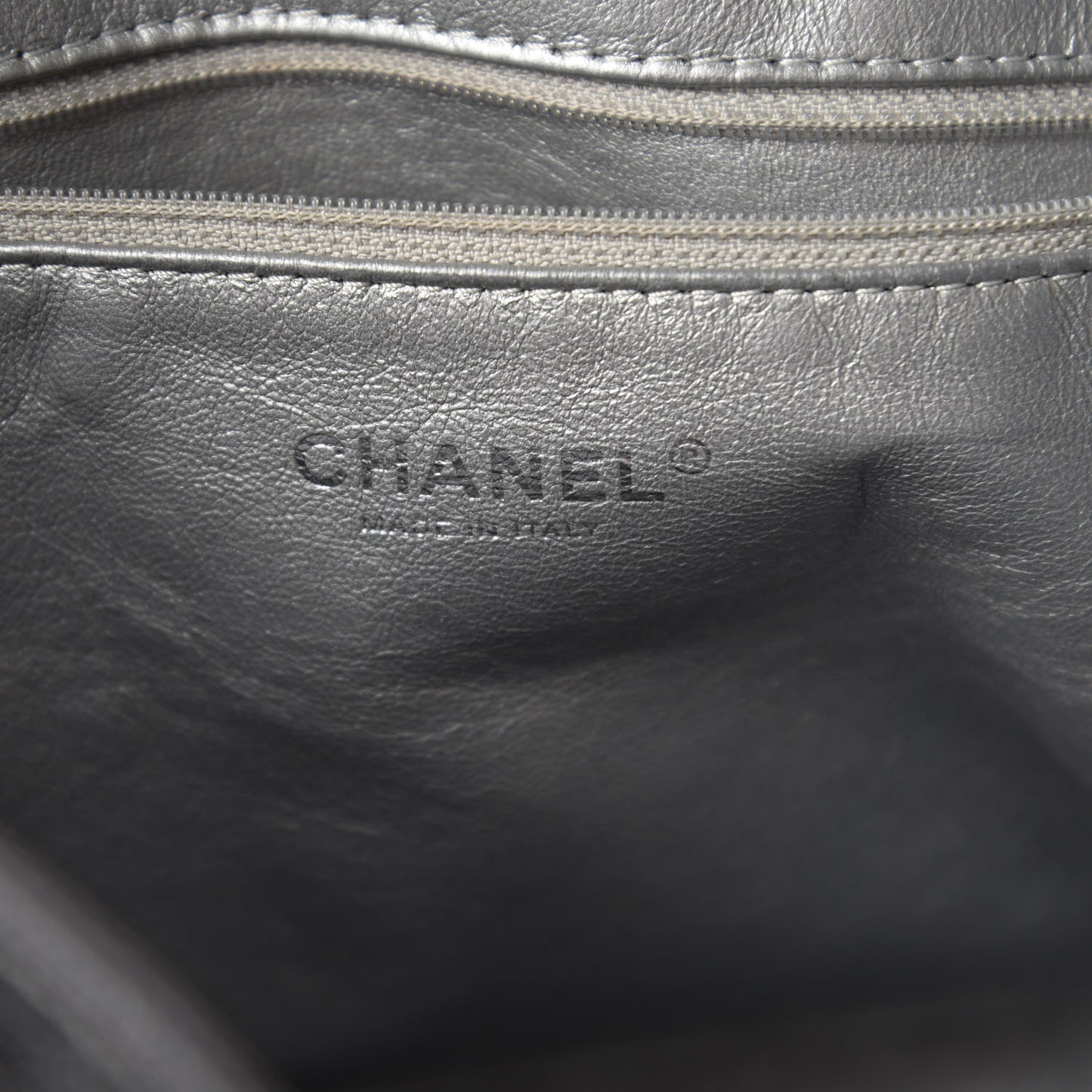 Glazed Caviar Modern Chain Tote Black