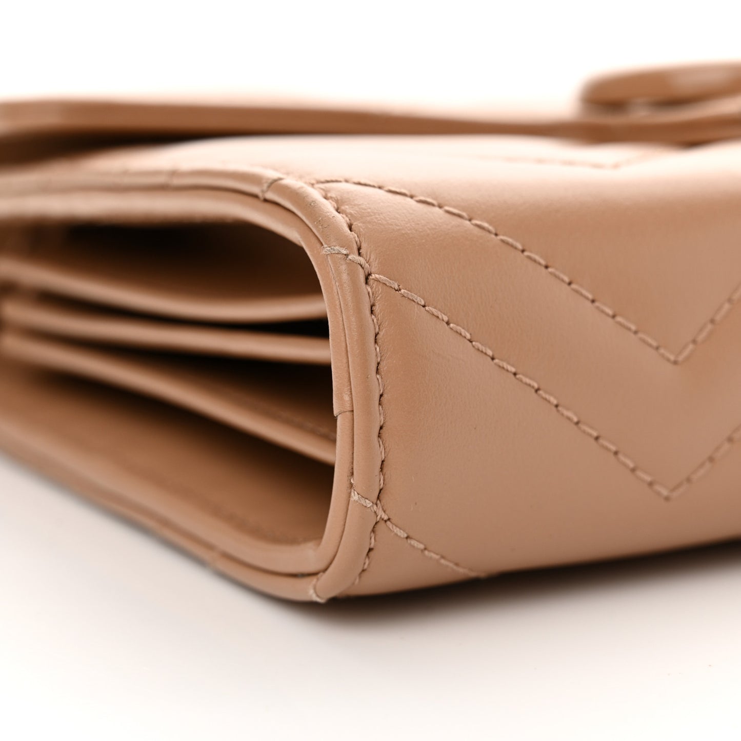 Calfskin Matelasse Monochrome GG Marmont Chain Wallet Camelia