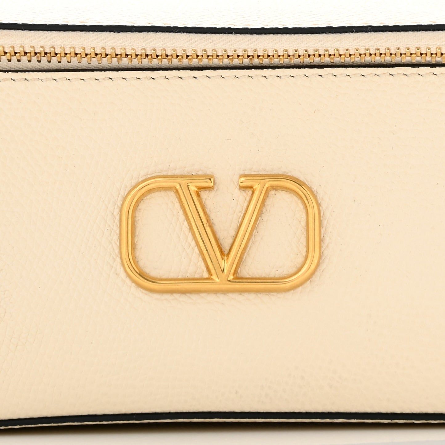 Grainy Calfskin Vlogo Vanity Case White