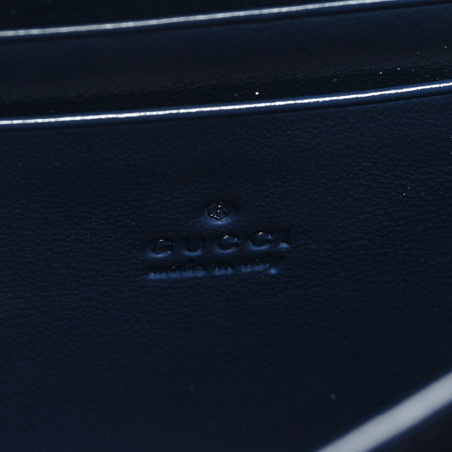 Vintage Effect Calfskin Matelasse Diagonal Torchon GG Marmont Chain Wallet Blue Agata Mystic White