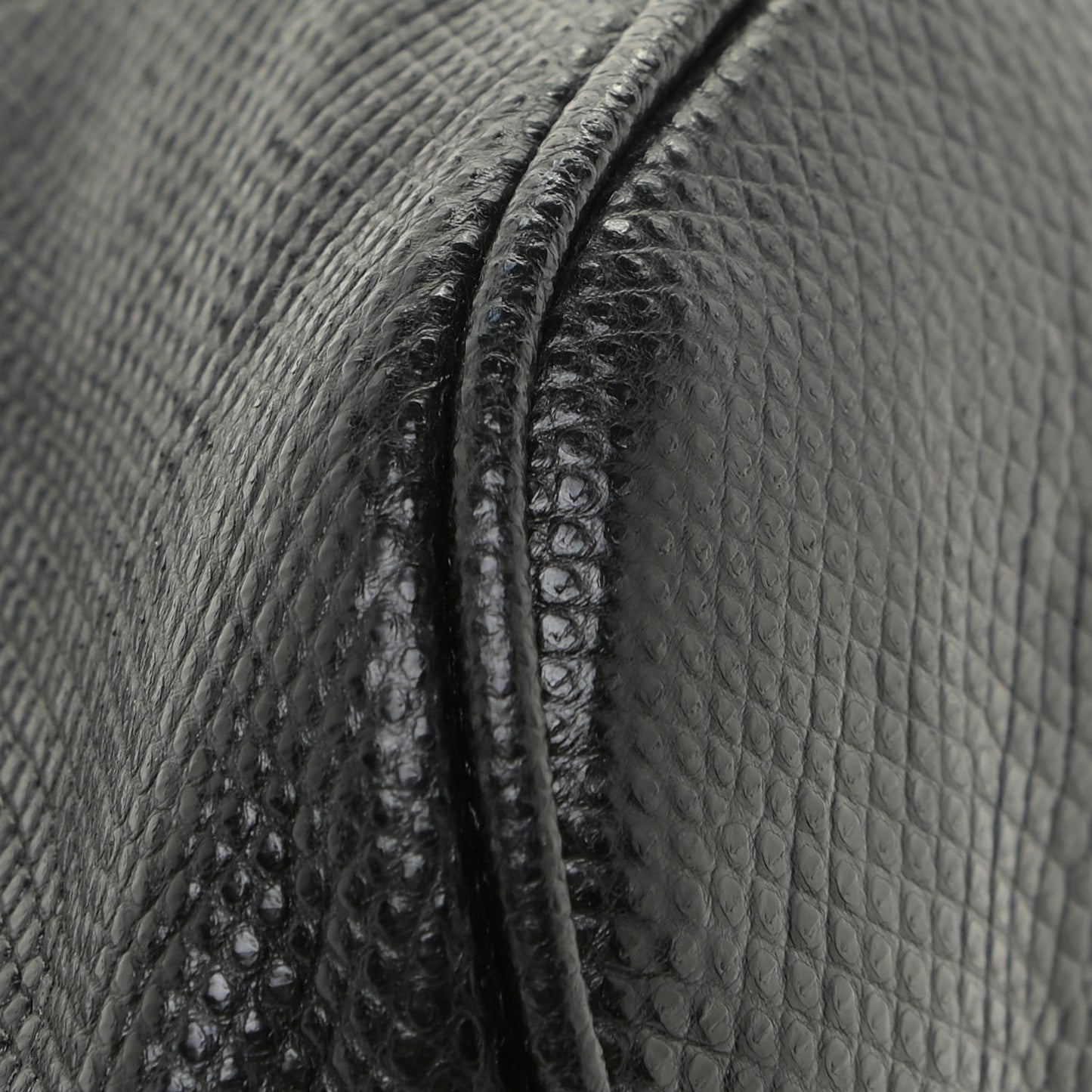Calfskin Lizard Embossed Boat Pochette Black