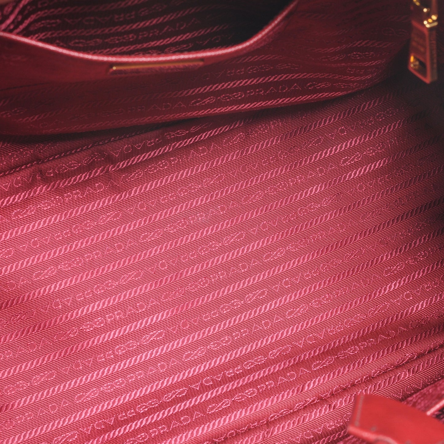 Saffiano Lux Medium Tote Rubino