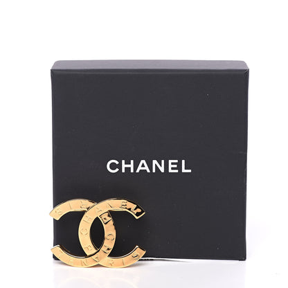 Chanel Metal Paris Button CC Large Brooch Gold 4 of 4