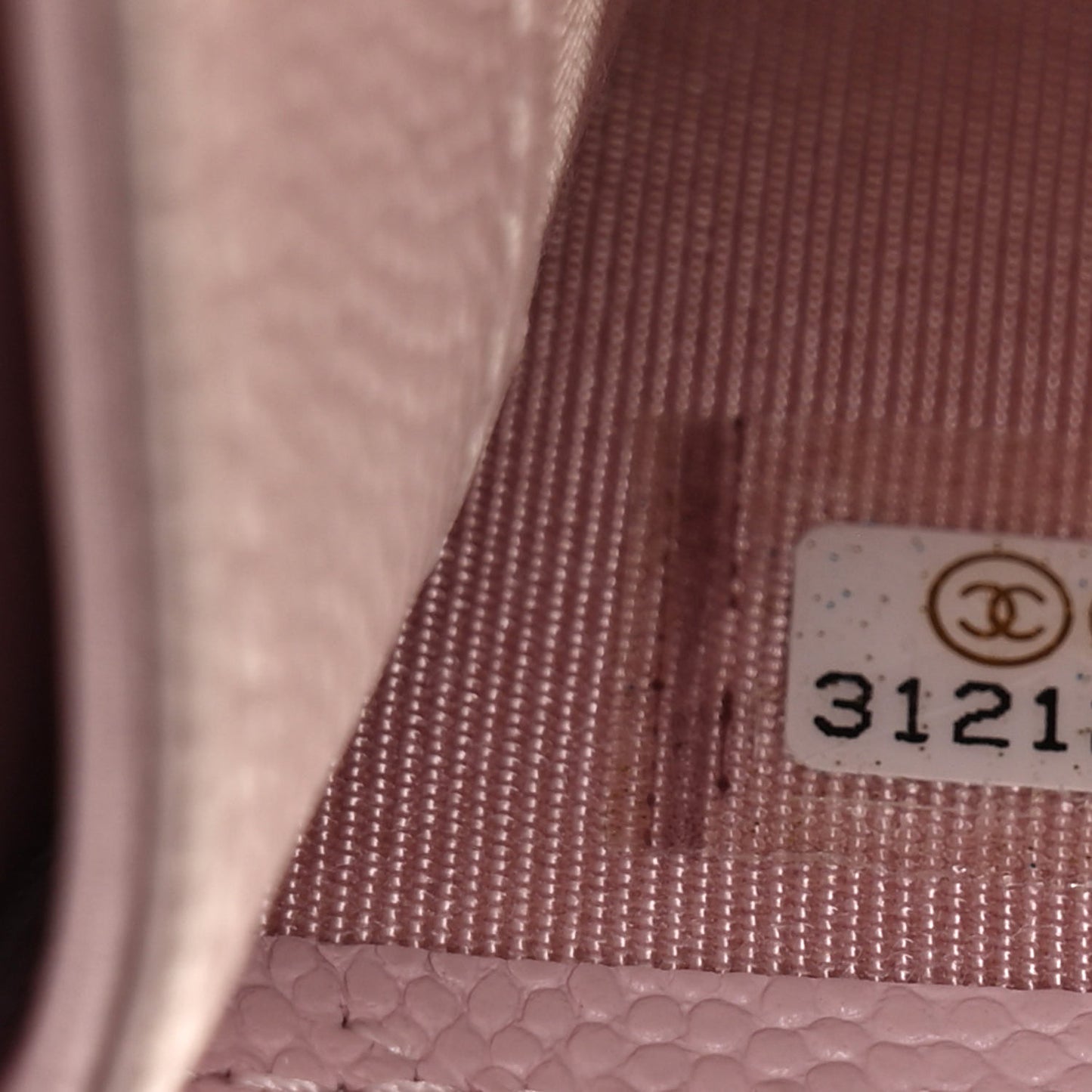 Caviar Quilted Card Holder Light Pink