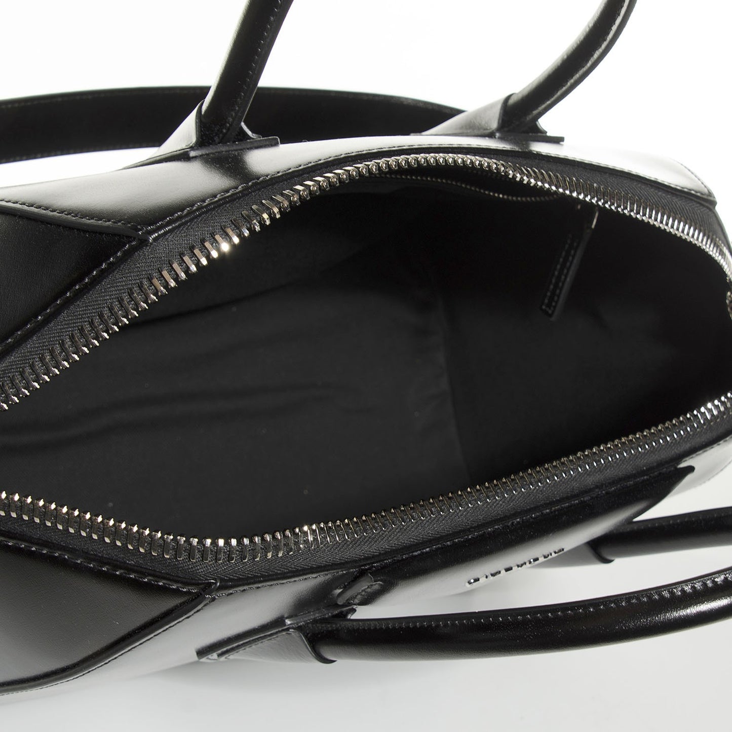 Shiny Lord Calfskin Medium Antigona Black
