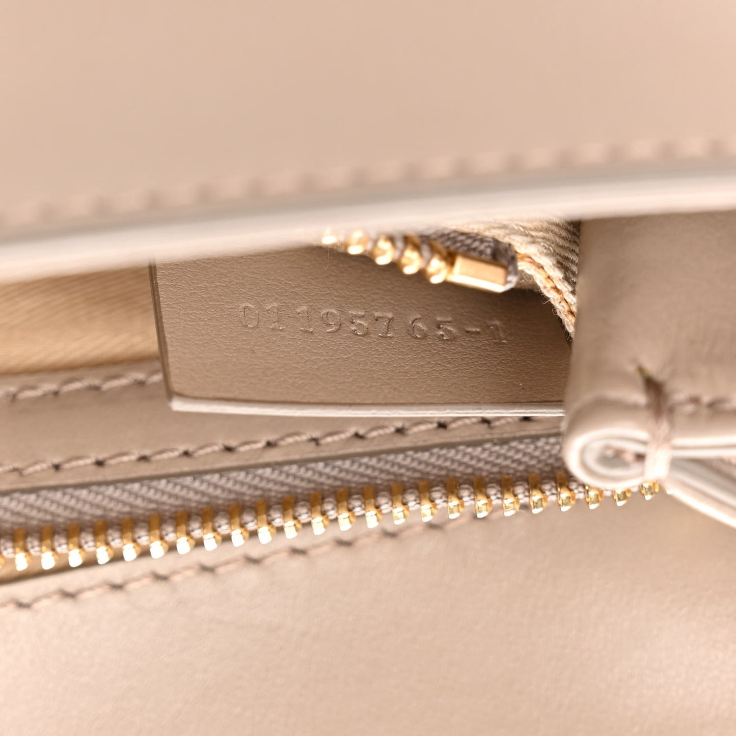 Calfskin Small C Double Carry Motty Grey