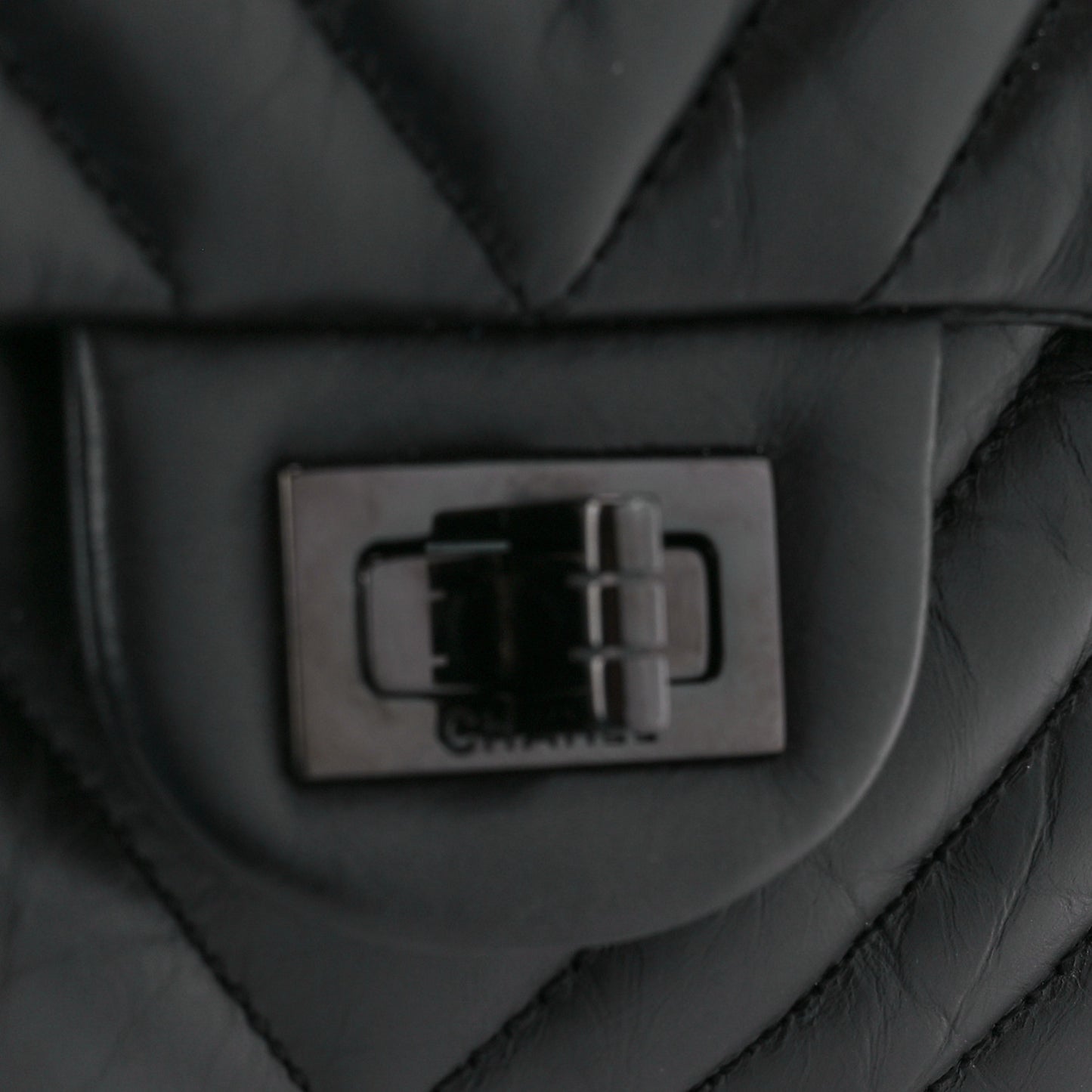 Aged Calfskin Chevron Quilted 2.55 Reissue 226 So Black