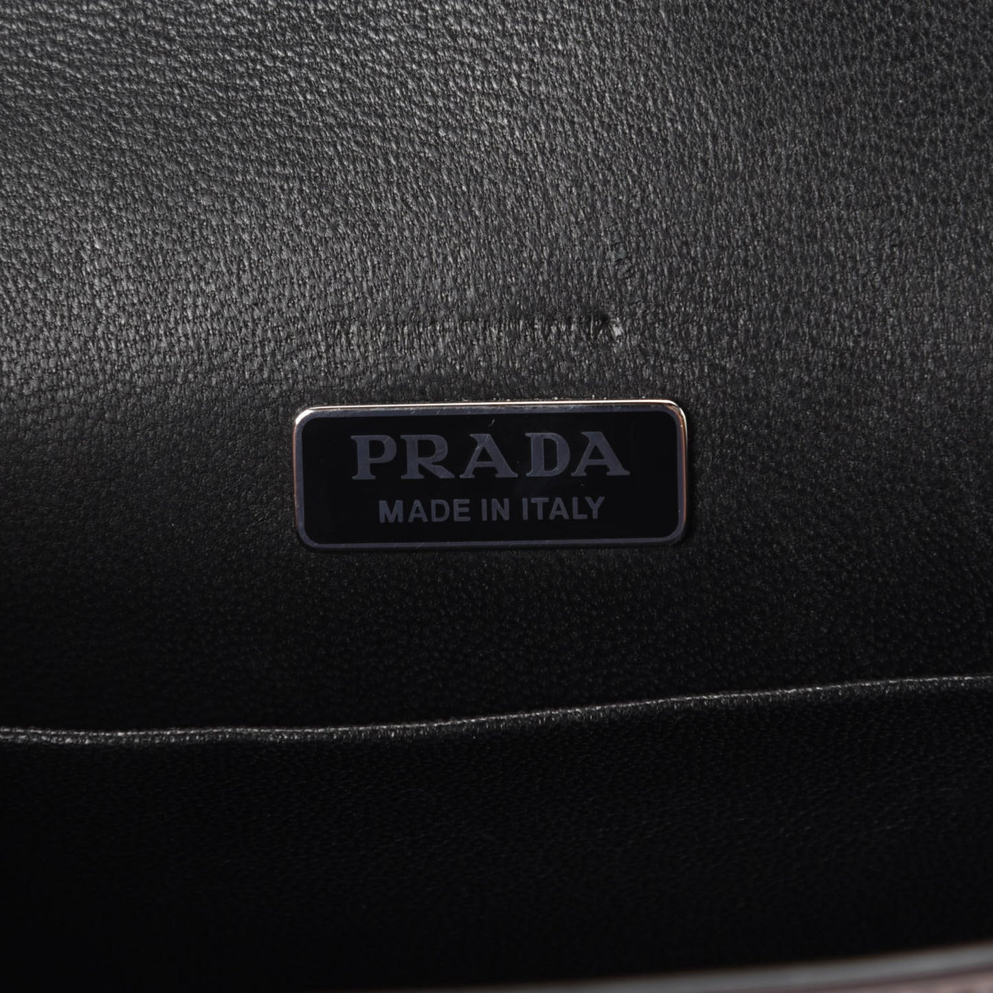 Metallic Vitello Saffiano Cahier Bag Ferro Black