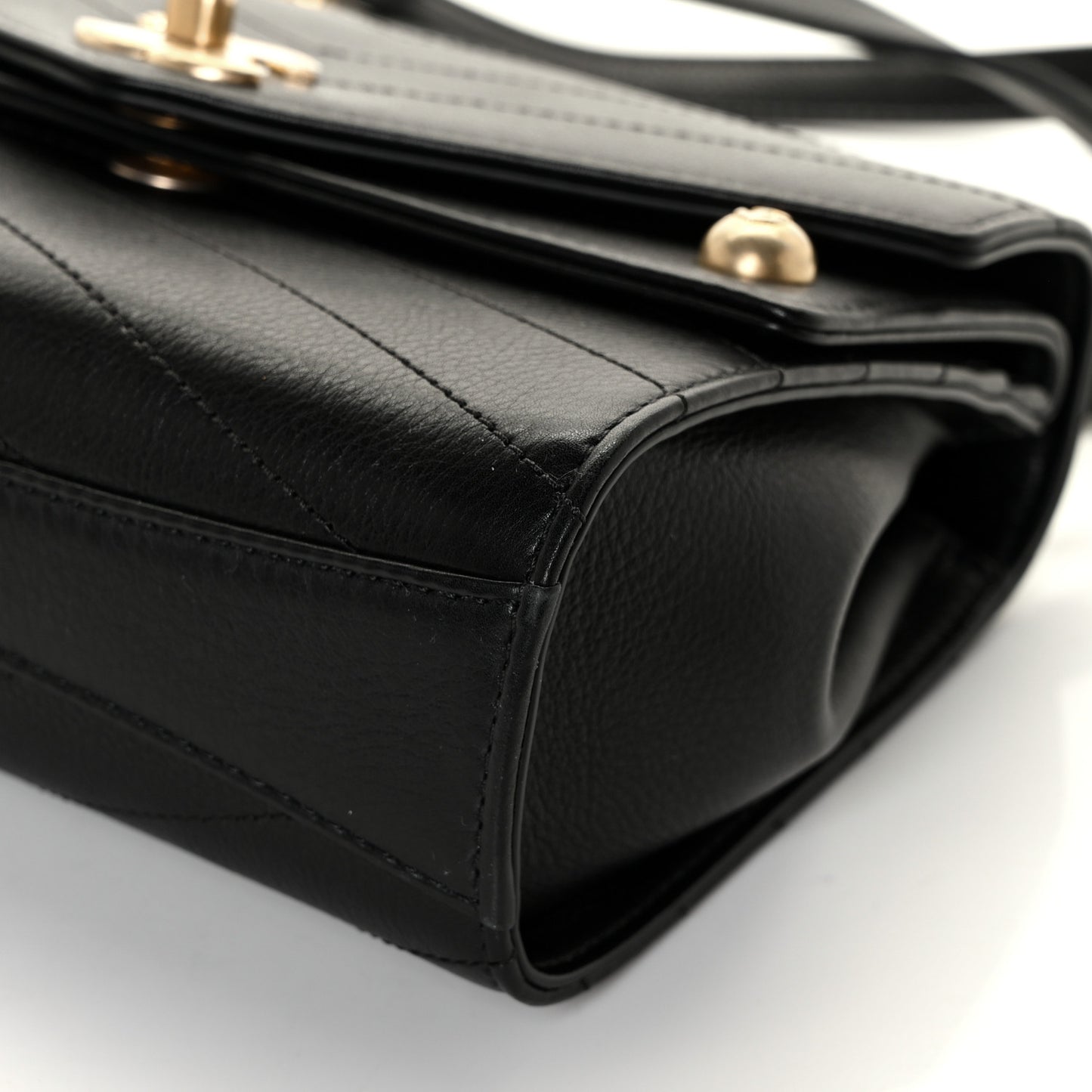 Calfskin Chevron Quilted Casual Trip Flap Black