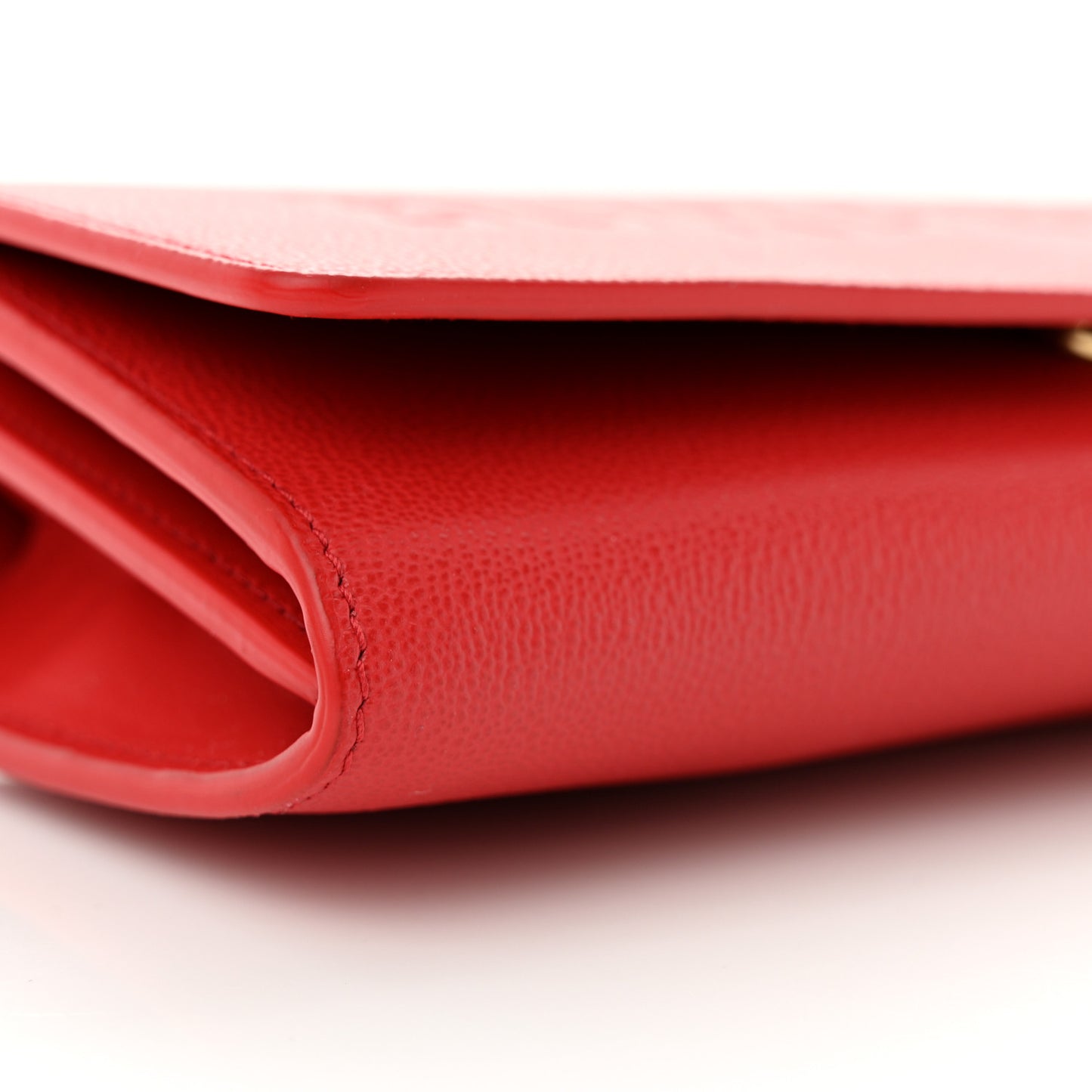 Grainy Calfskin Logo Henley Wallet On Chain Red