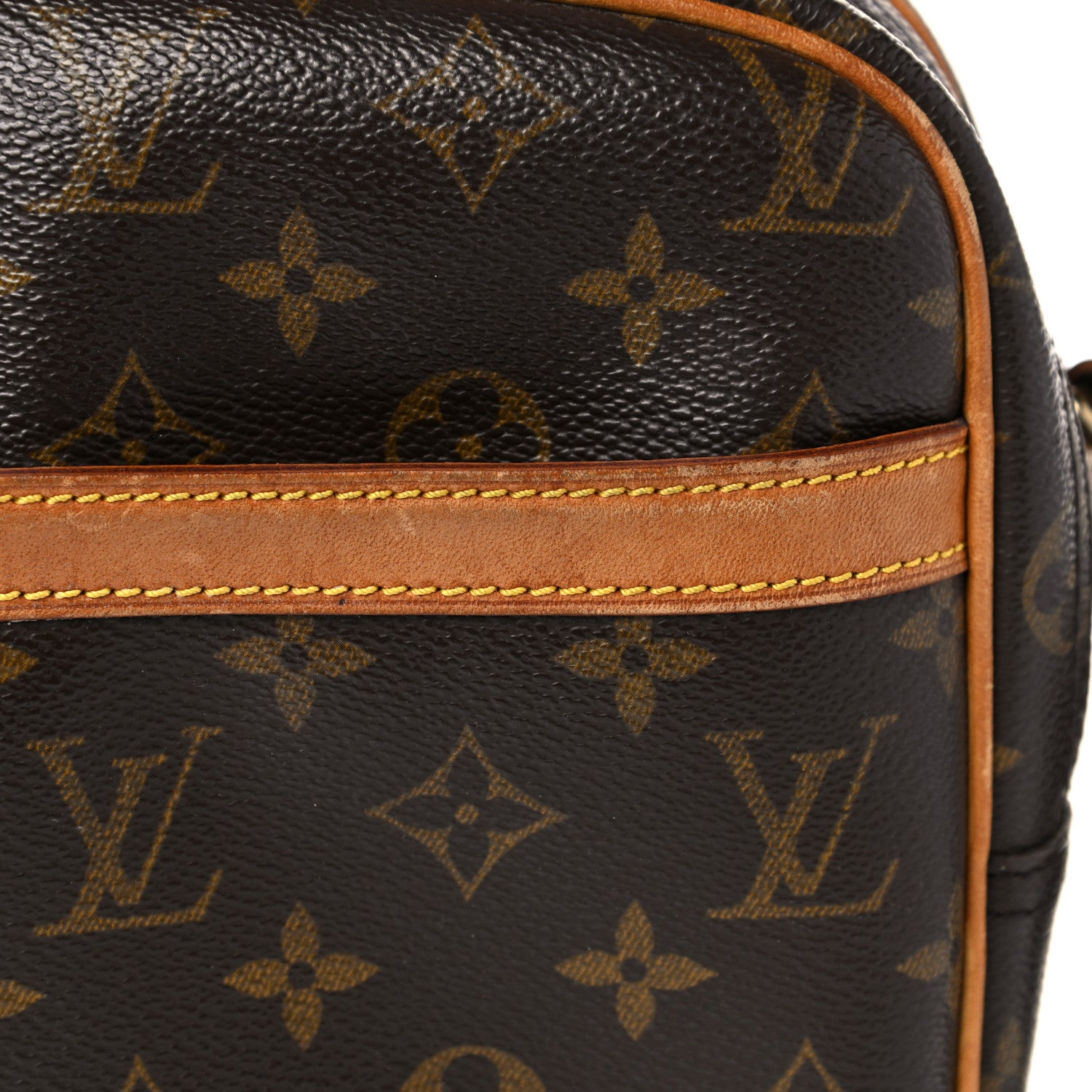 Louis Vuitton Monogram Reporter PM 22 of 28