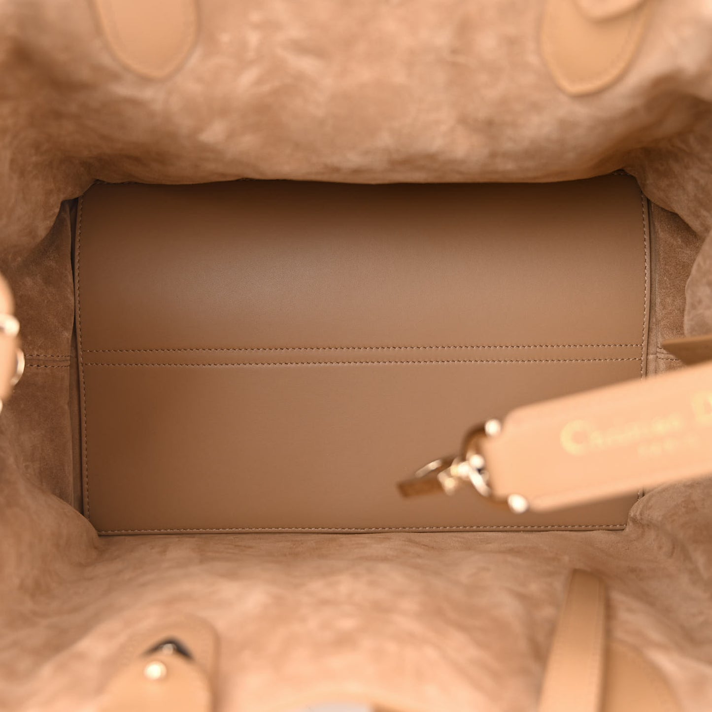 Calfskin Macrocannage Medium Toujours Tan