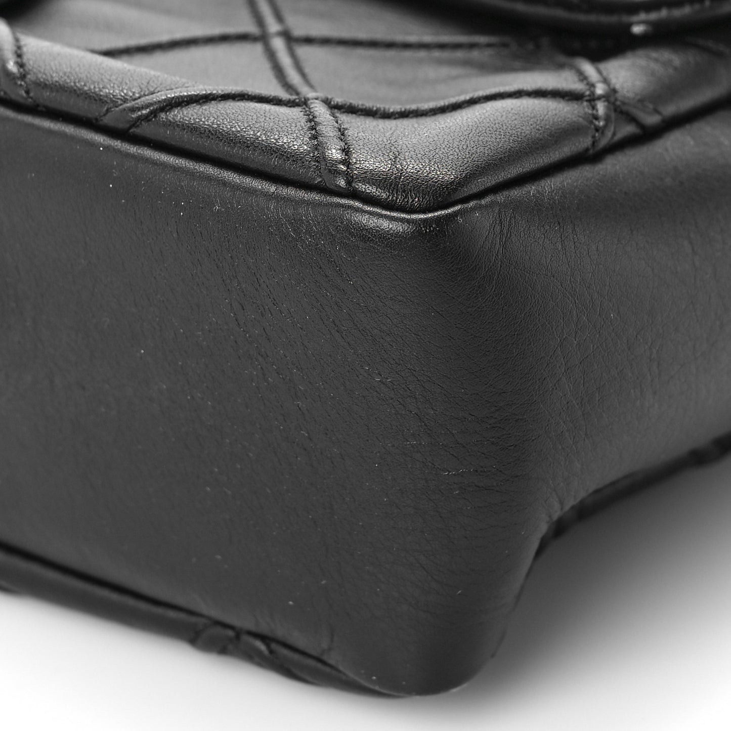 Calfskin Diamond Debossed Medium Cosmos Flap Black