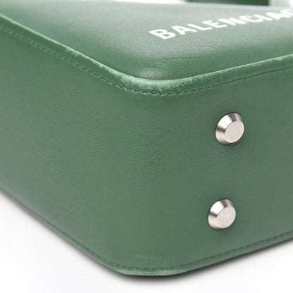 Balenciaga Shiny Day Calfskin S Triangle Duffle Vert Irlandais 7 of 13