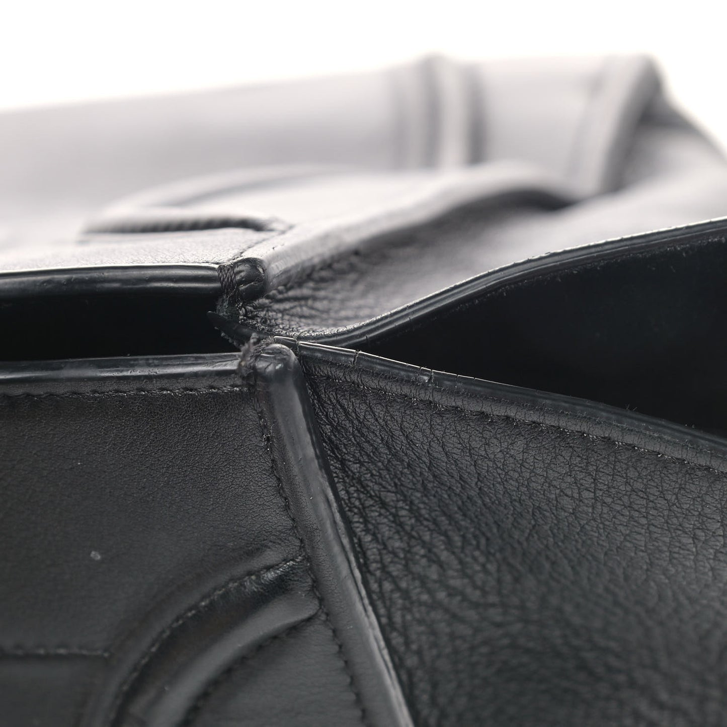 Supple Calfskin Medium Phantom Luggage Black