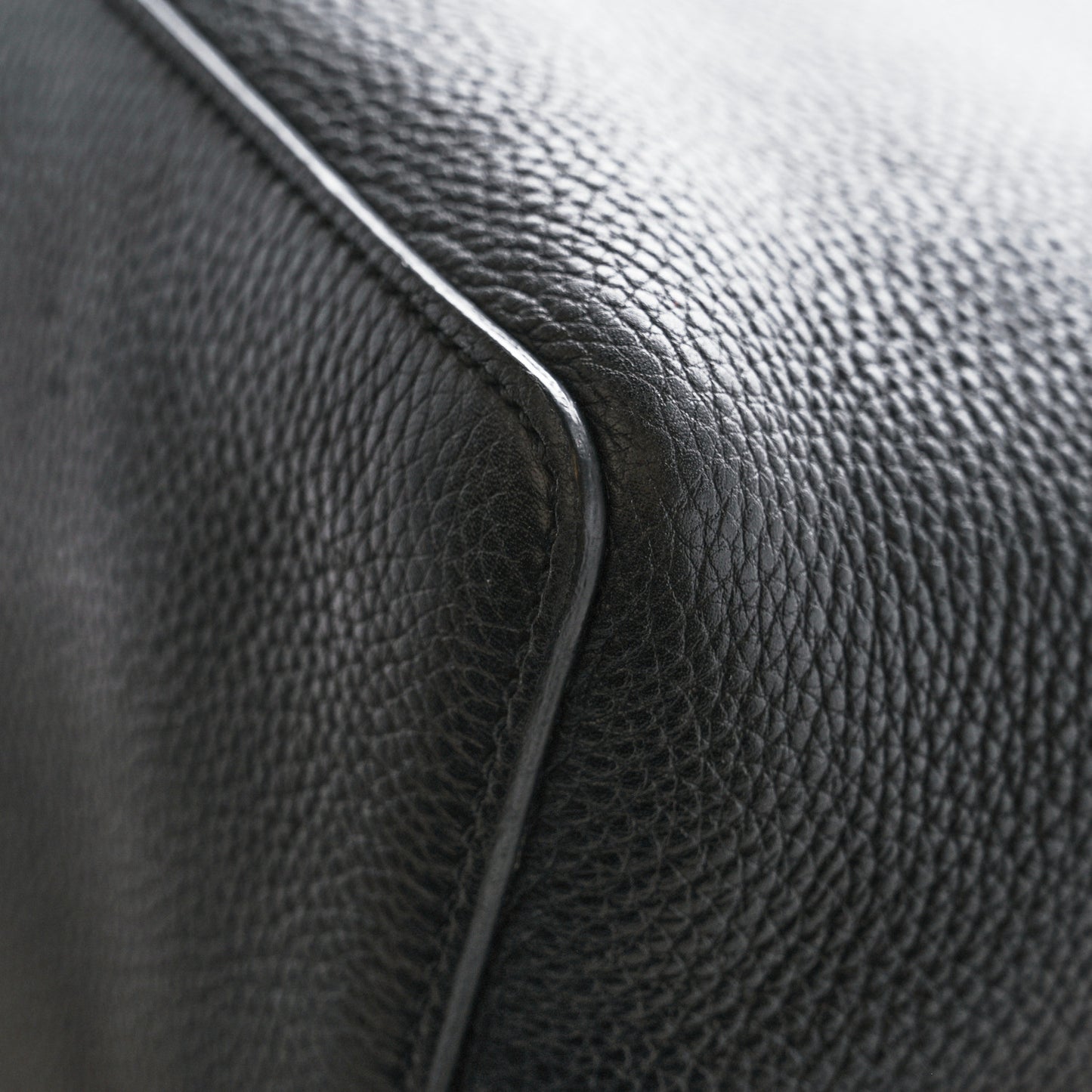Pebbled Calfskin Large Soho Hobo Black
