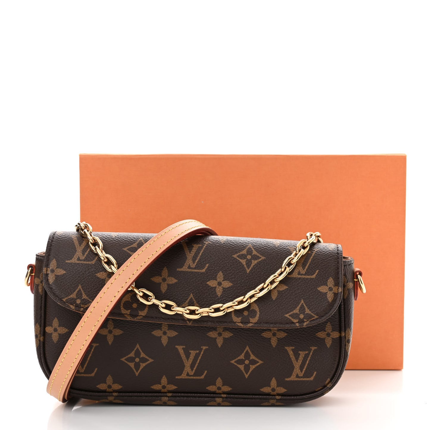 Monogram Ivy Wallet On Chain