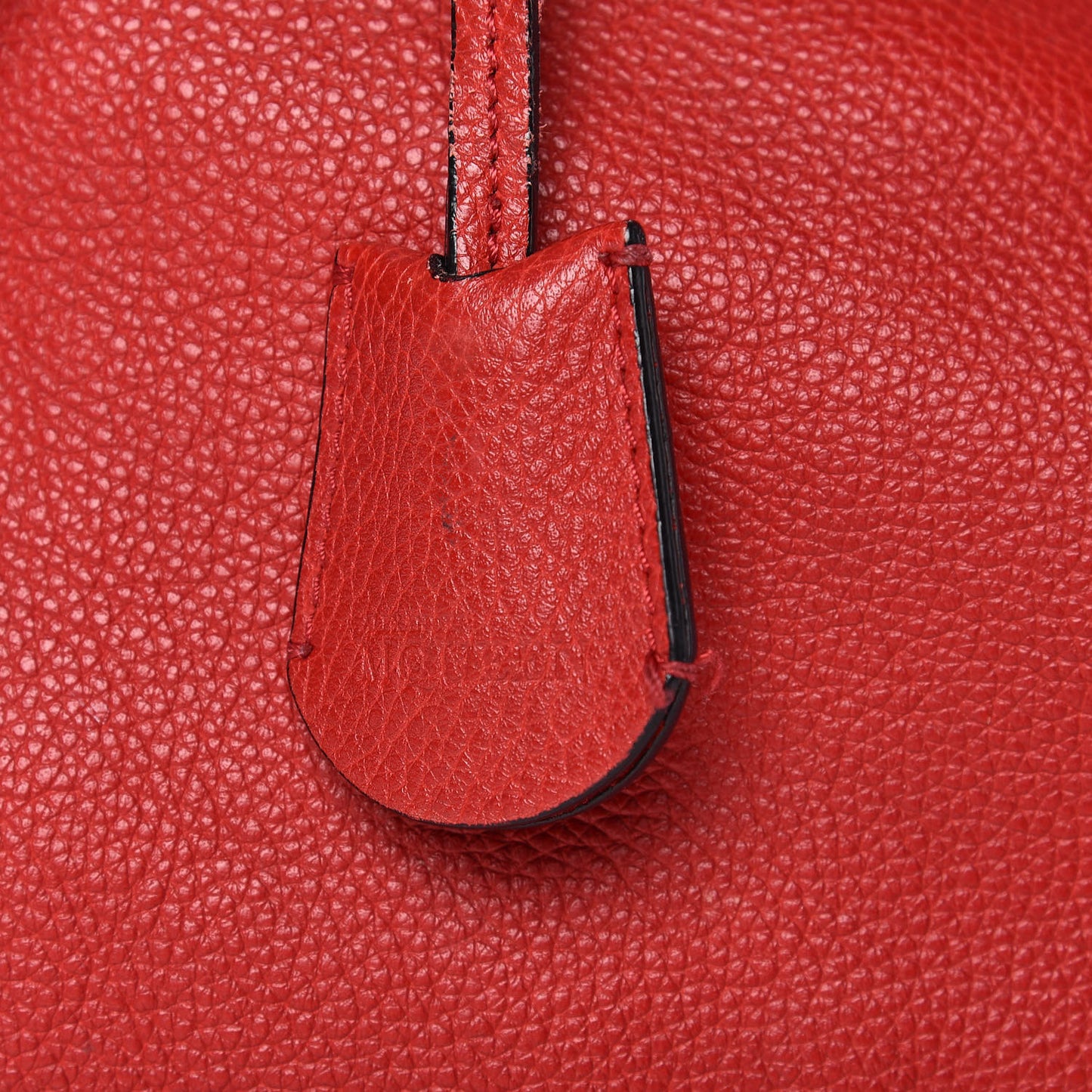 Pebbled Calfskin Small Skull Padlock Zip Around Tote Red