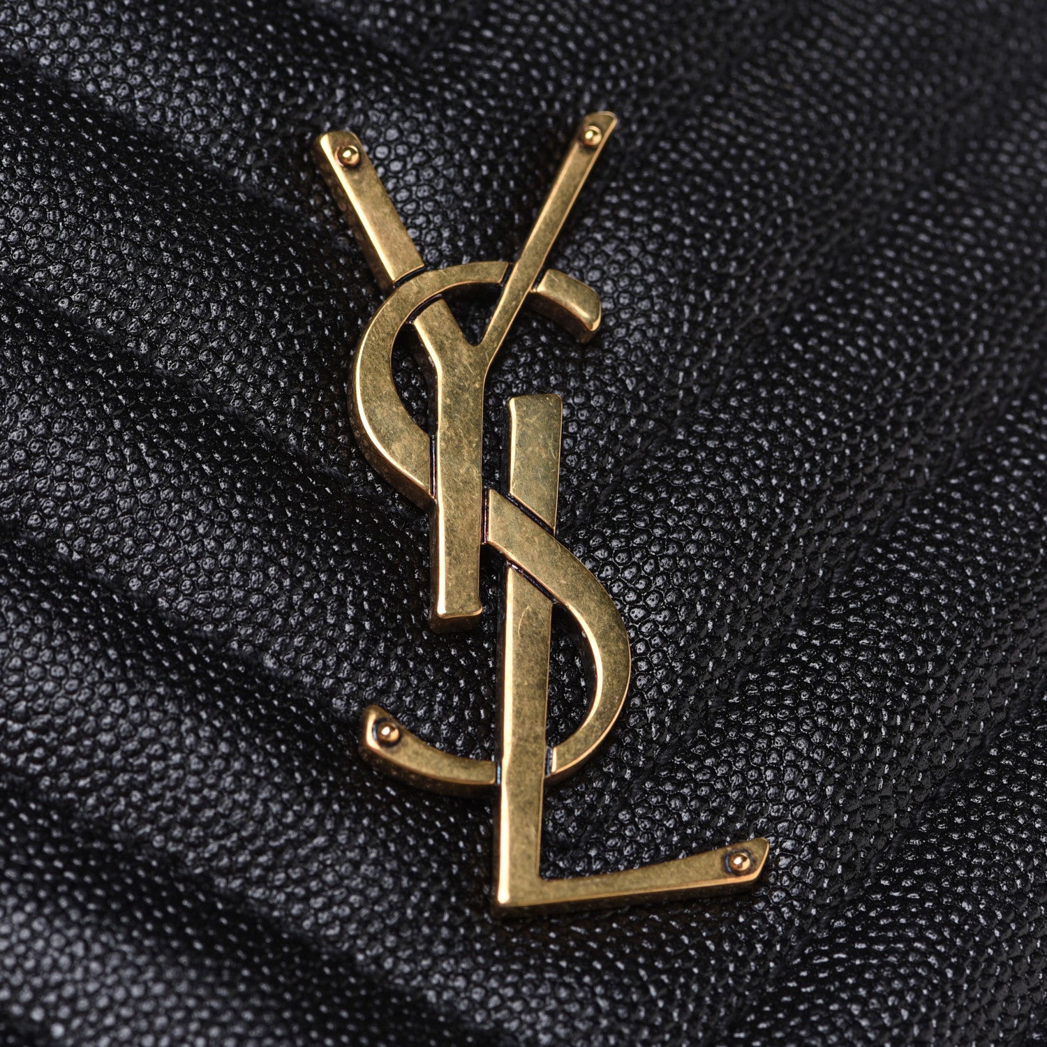 Saint Laurent Grain De Poudre Matelasse Chevron Quilted Round Vinyle Camera Bag Black 7 of 9