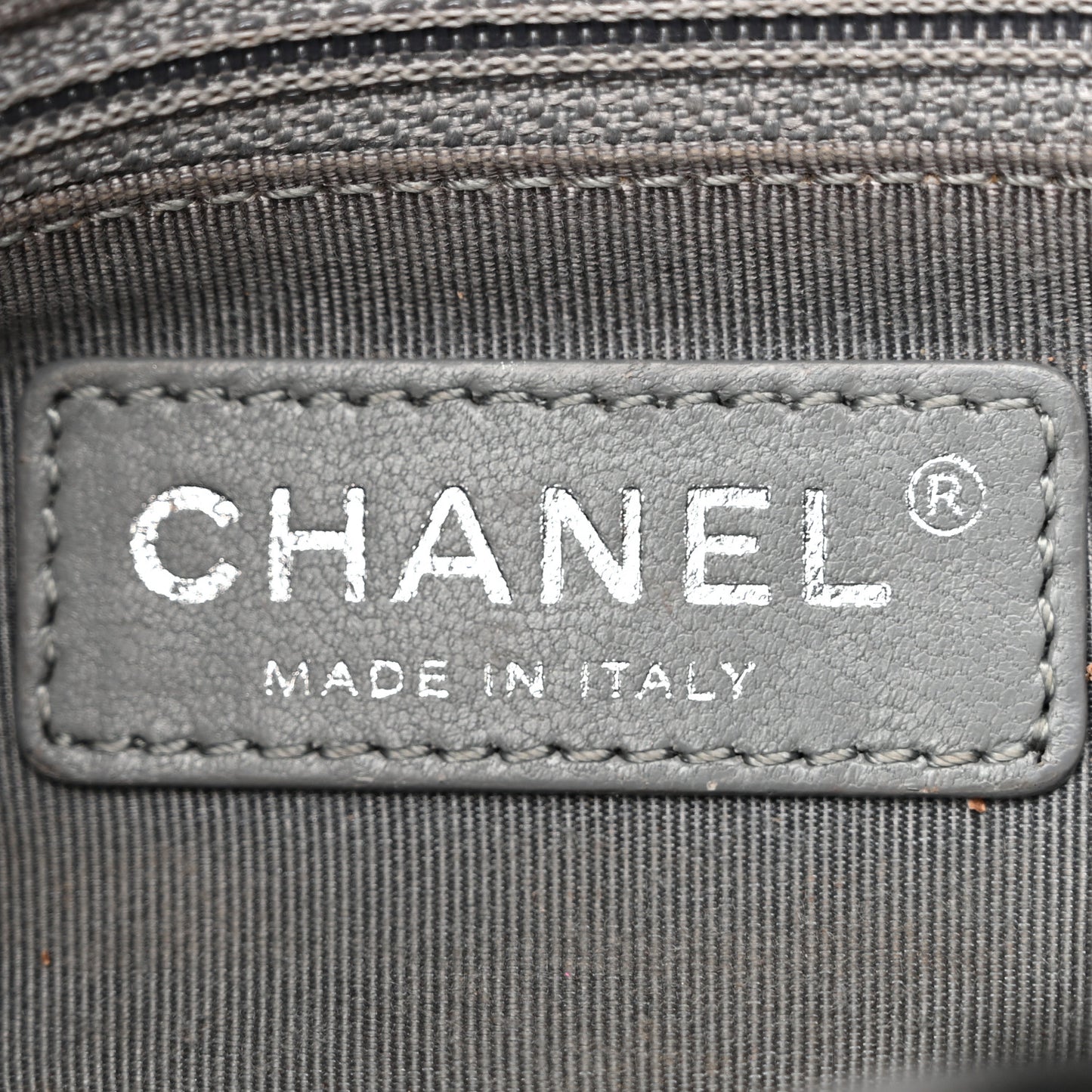 Caviar Quilted Medium Elastic Flap Black