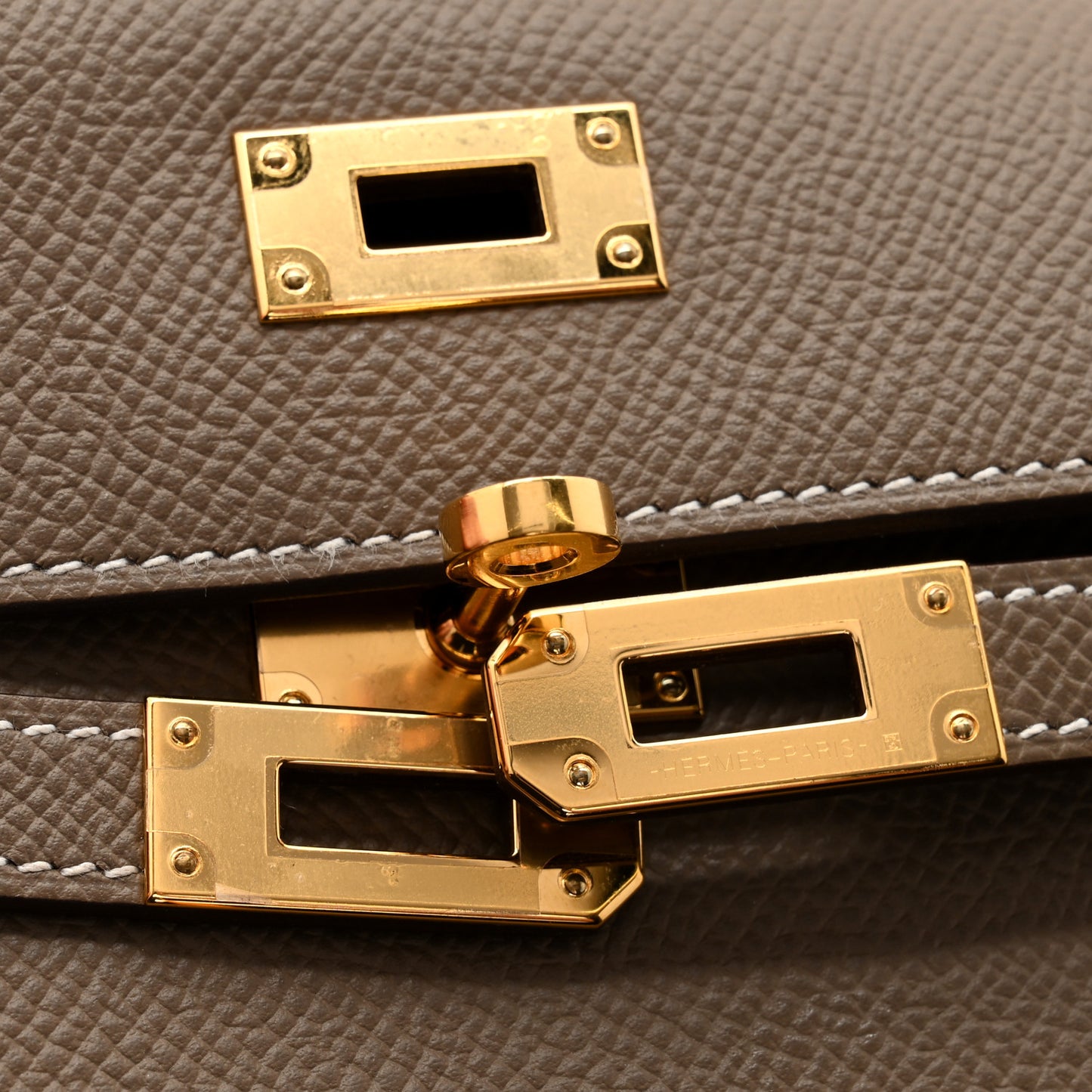Epsom Kelly Longue Wallet Etoupe