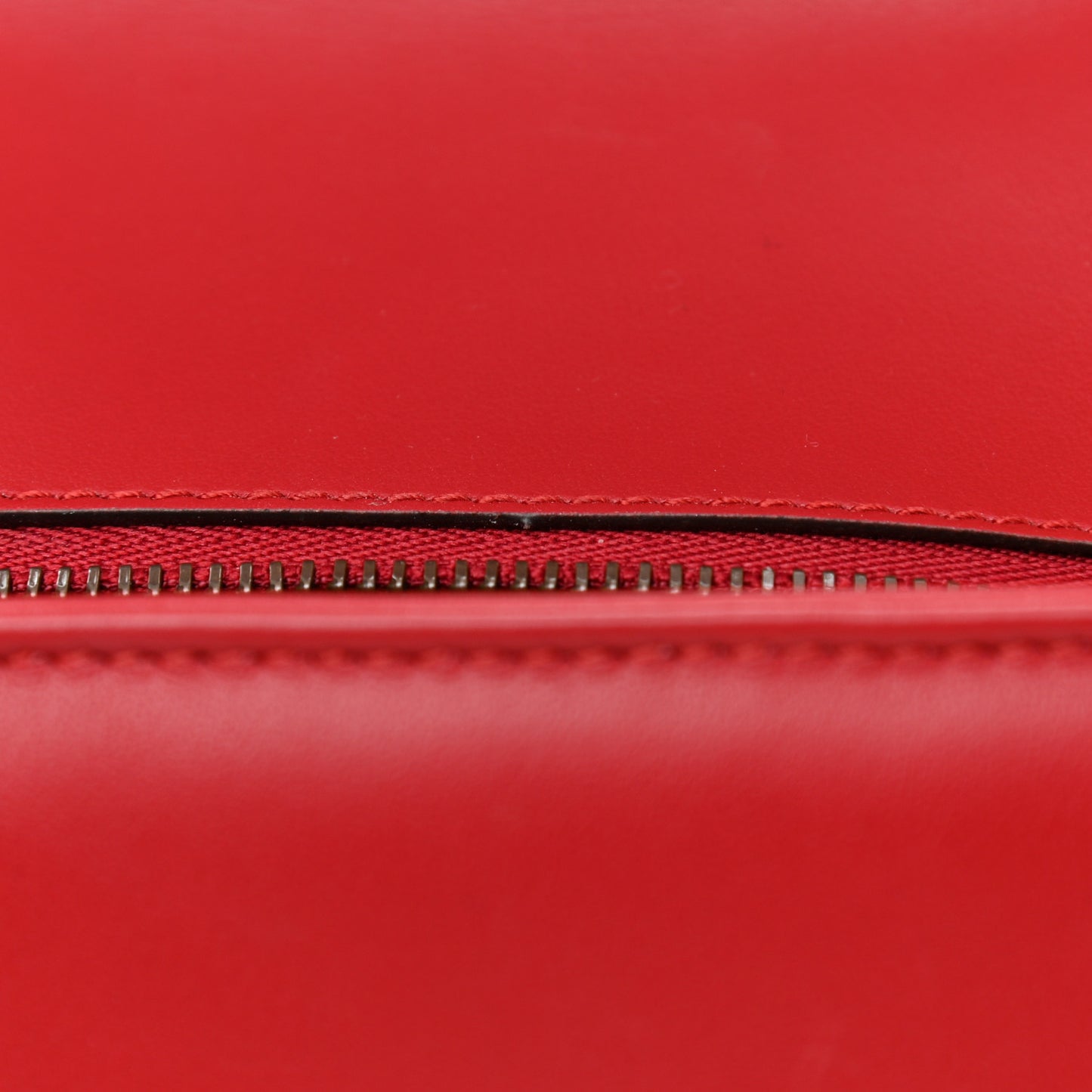 Calfskin Matelasse Small GG Marmont Shoulder Bag Hibiscus Red