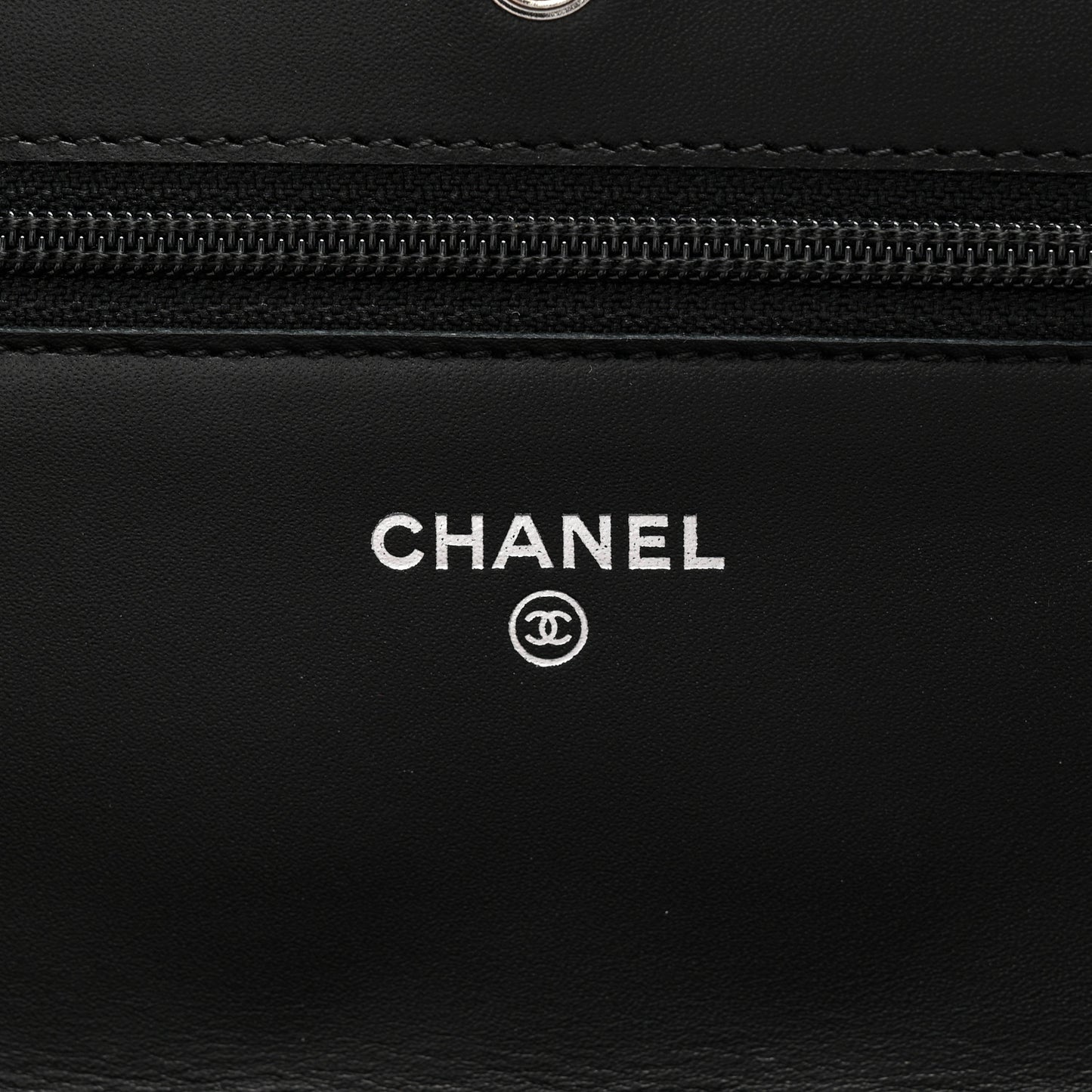 Patent Quilted Wallet On Chain WOC Black
