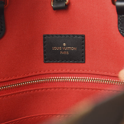 Louis Vuitton Reverse Monogram Giant Onthego MM 5 of 9