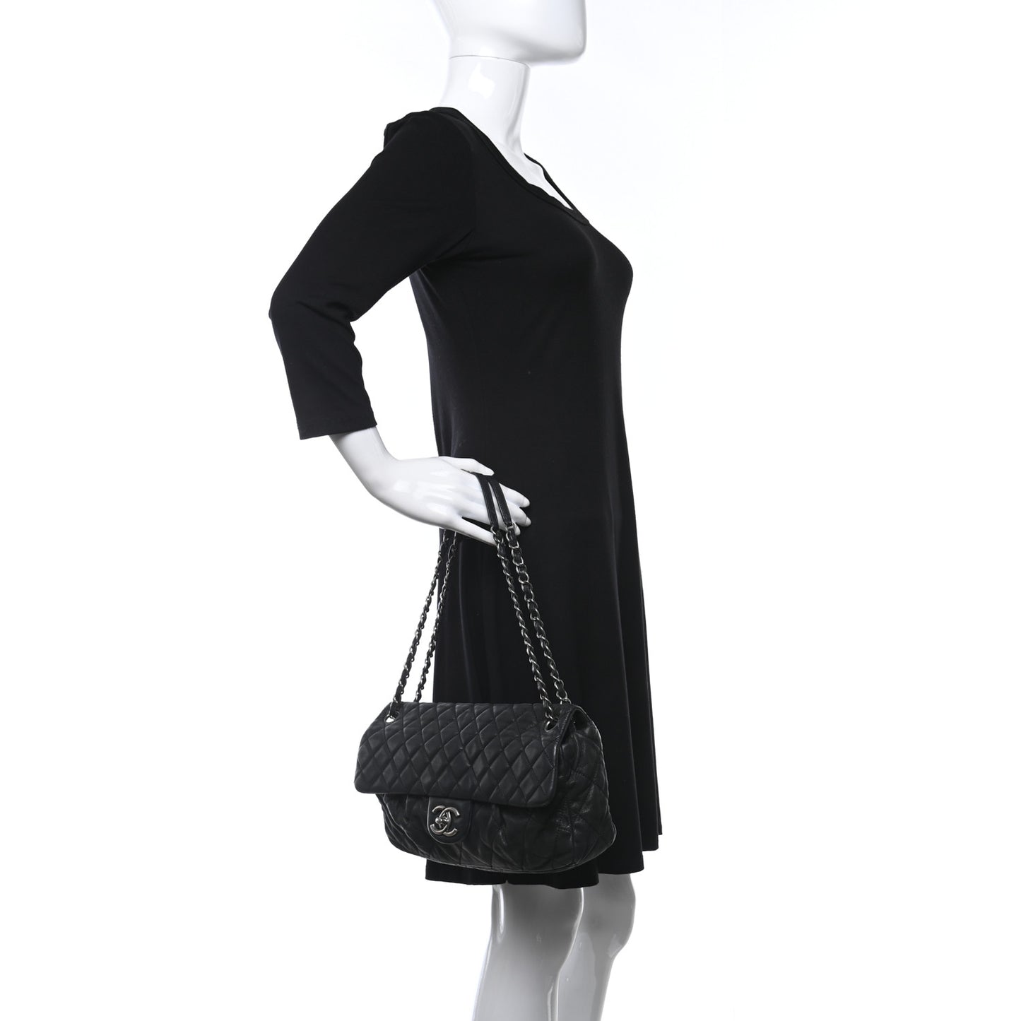 Iridescent Calfskin Large Chic Quilt Flap Black