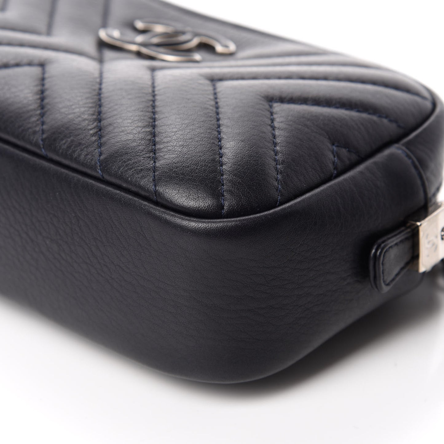 Calfskin Diagonal Chevron Quilted Tassel Camera Case Black