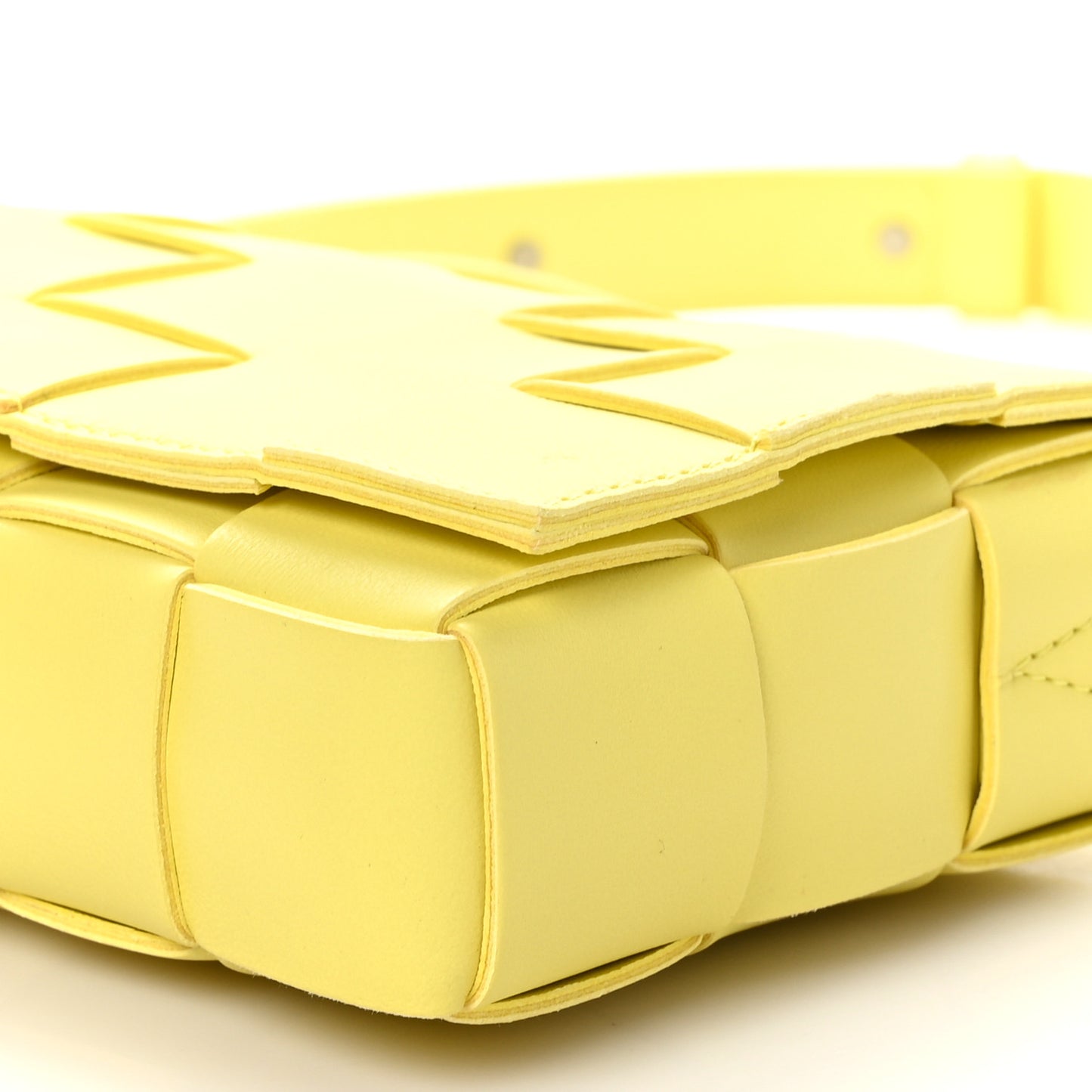 Lambskin Maxi Intreccio Small Cassette Crossbody Bag Sherbert